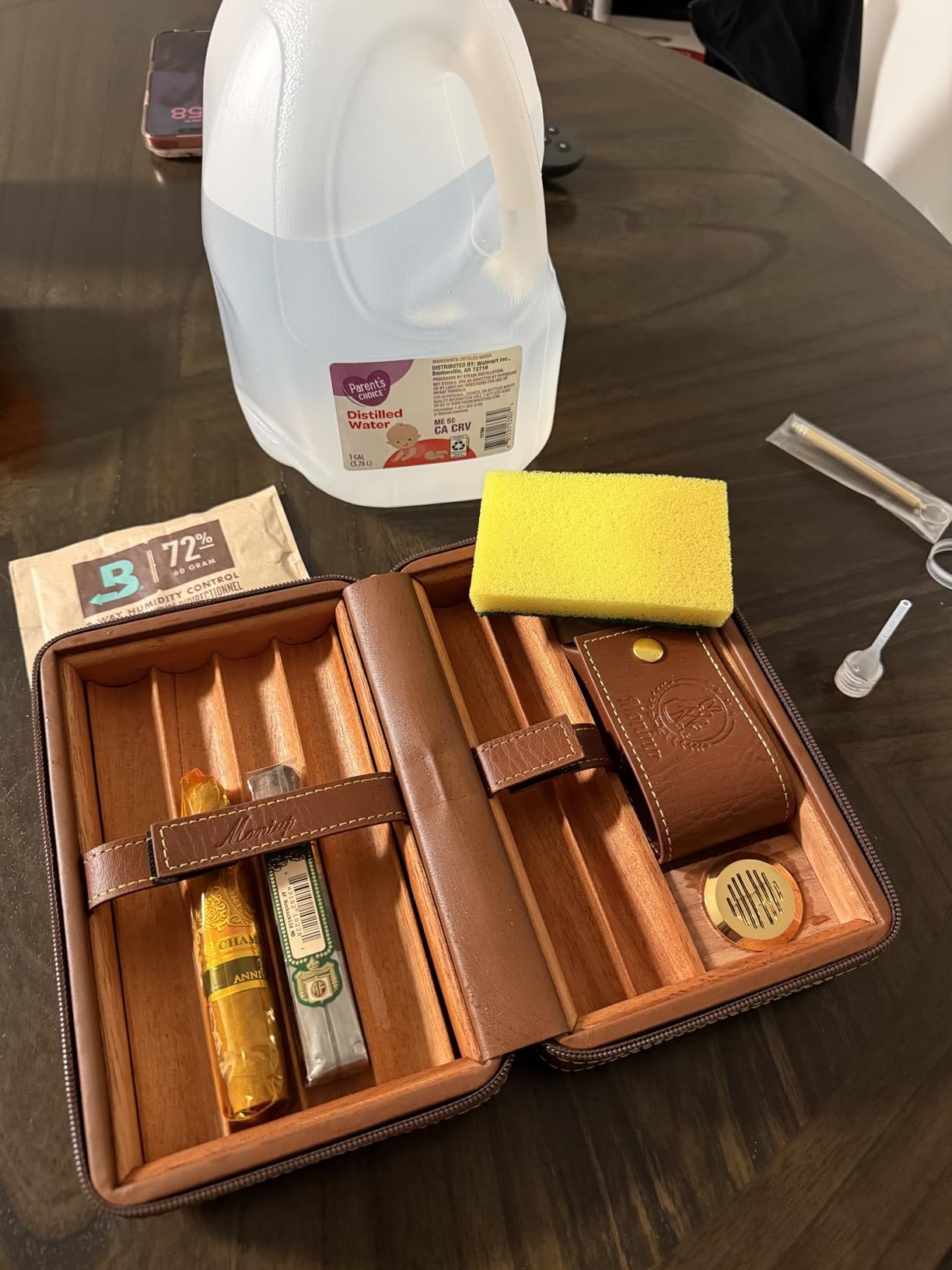Travel Cigar Humidor, Cedar Wood Lined, with All-in-one Cigar Lighter, Built-in V Cutter& Holder, Cigar Draw Enhancer, Hygrometer & Humidifier, Leather Cigar Case with Cigar Accessories Hold 6 Cigars customer photo 1