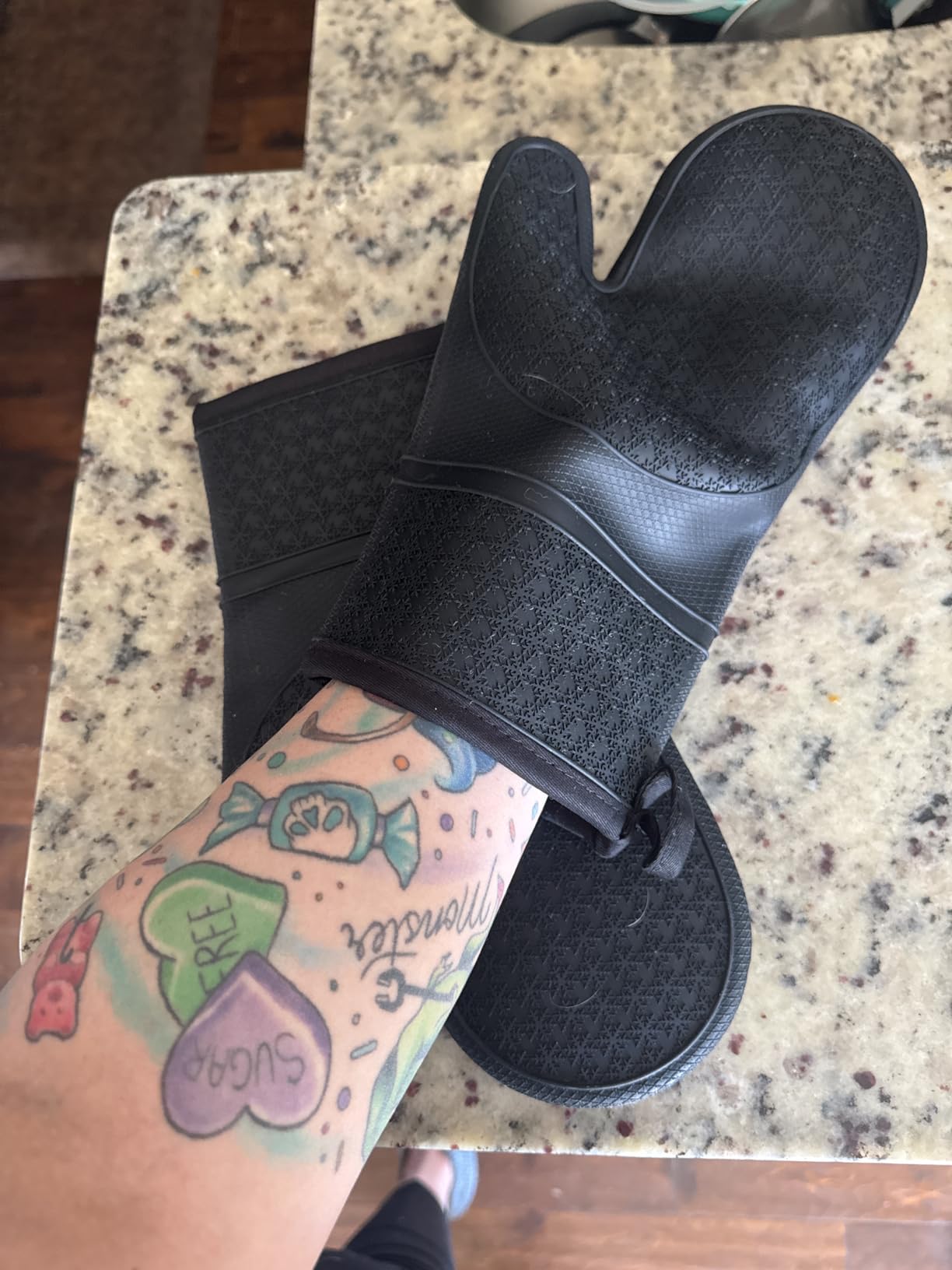 Hovico Silicone Oven Mitts, Heat Resistant 500F Kitchen Mitts 2PCS, 11.6