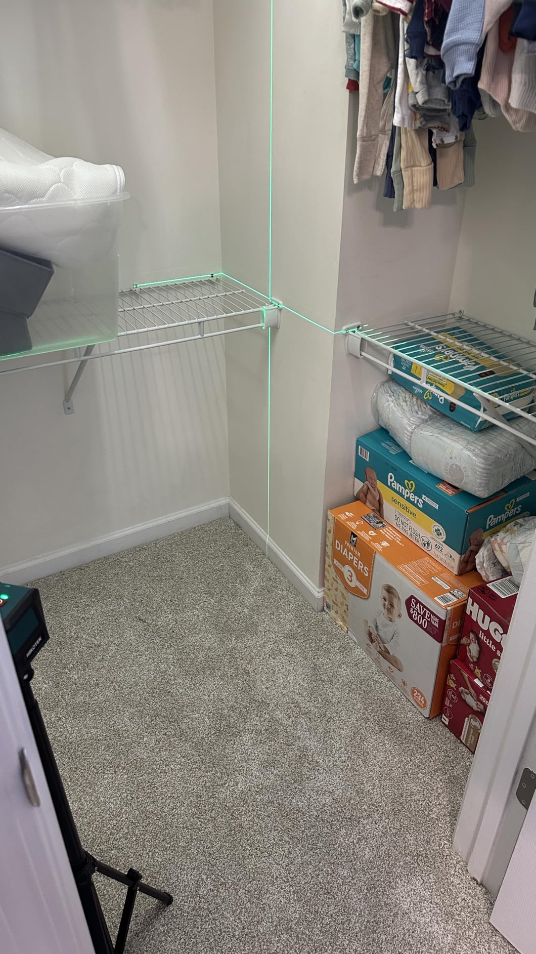 Laser Level, Self-leveling Green Line Laser With Horizontal and Vertical Lines for Construction and Picture Hanging, Battery Included customer photo 2