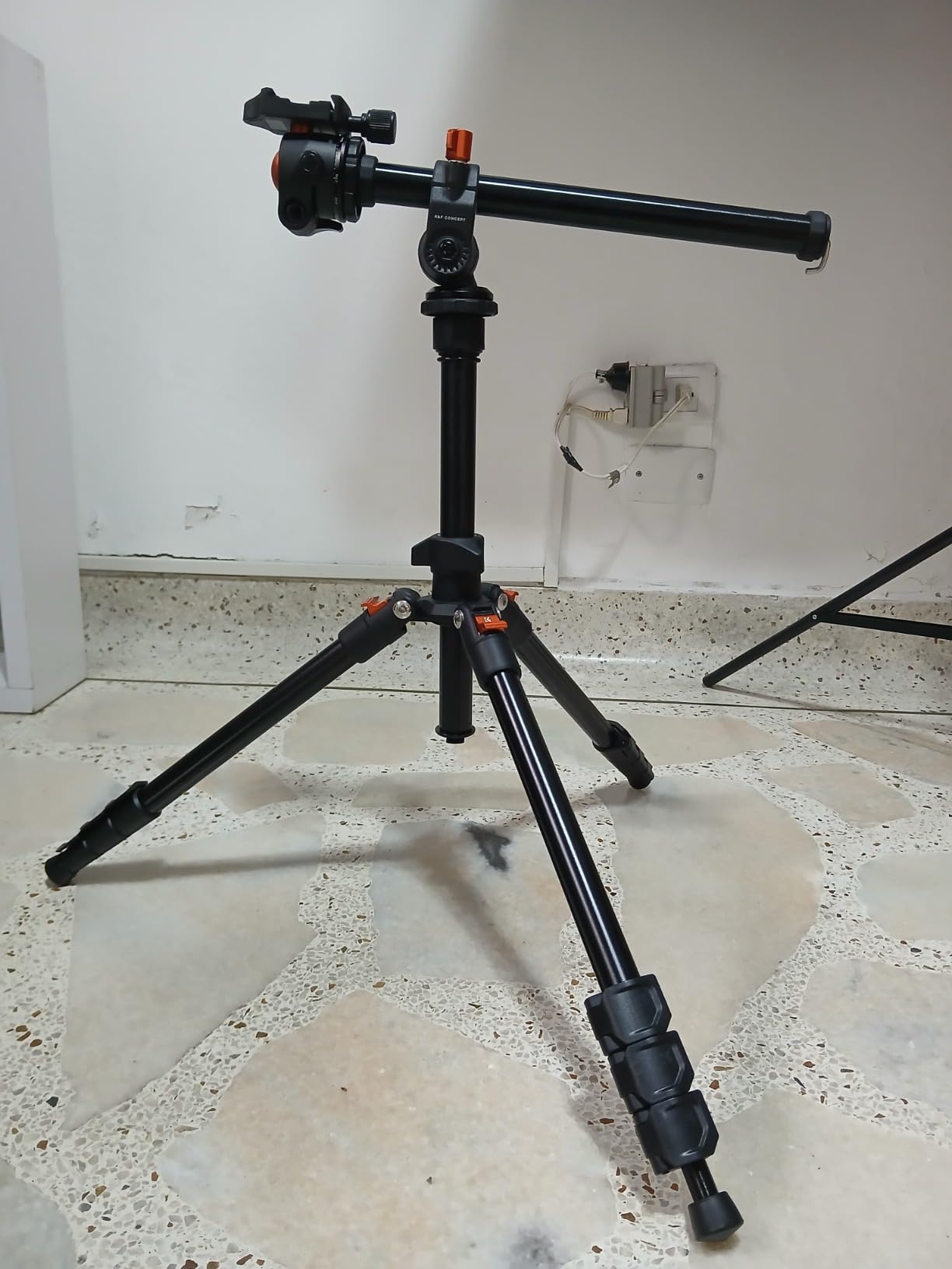K&F Concept 76 inch Camera Tripod with Rotatable Multi-Angle Center Column,Lightweight Travel Outdoor DSLR Tripods with 360 Degree Ball Head Load Capacity 8kg/17.6lbs, Cellphone Clips for Smartphone customer photo 1