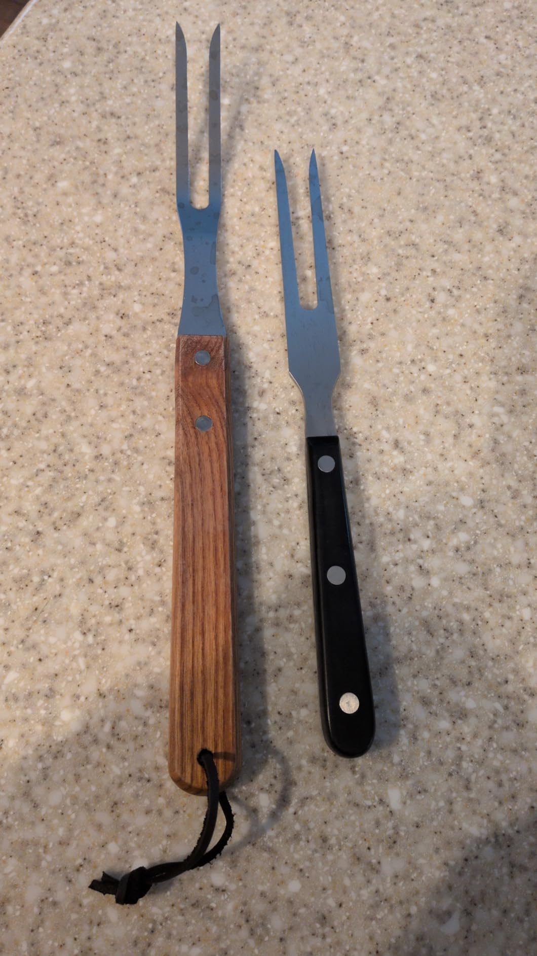 Ponpon 2Pcs Meat Forks Stainless Steel Carving Fork with Wooden Handle Barbecue Fork for Cooking Kitchen (2) customer photo 1
