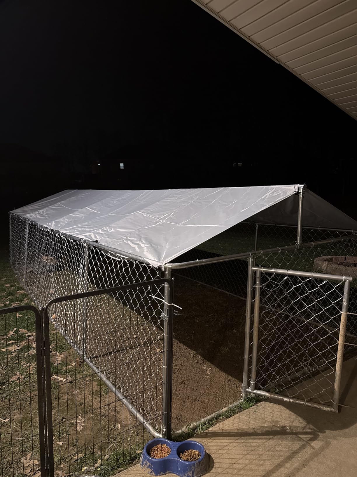 PawHut Outdoor Dog Kennel, Heavy Duty Dog Run Outdoor Fence with Waterproof Cover, Galvanized Chain Link, Secure Lock, for Large Breeds, Chickens, Ducks, 6.5' x 6.5' x 5' customer photo 1