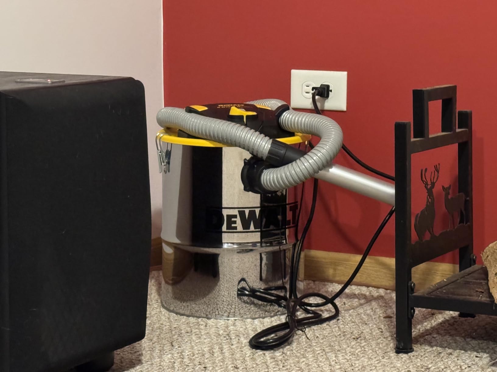 DEWALT Ash Vacuum DXV04A, 4 Gallon Metal Canister, 4 HP Powerful Motor, Strong Suction, and Efficient Filtration Safe Ash Vacuum for Pellet Stoves, Fireplaces, and BBQ Grills customer photo 2