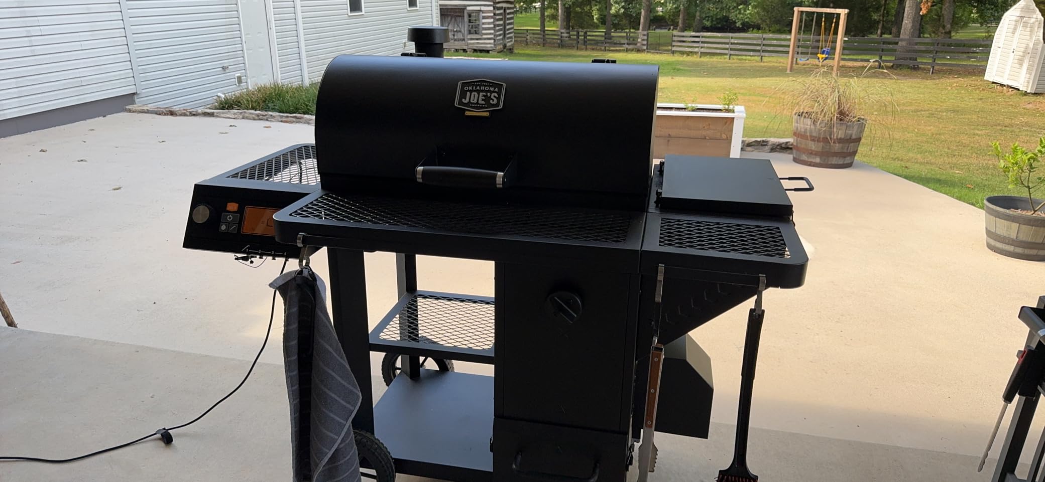 Oklahoma Joe's Tahoma Auto-Feed Charcoal 900 Deluxe Smoker and Grill, Black - 24203105 customer photo 1