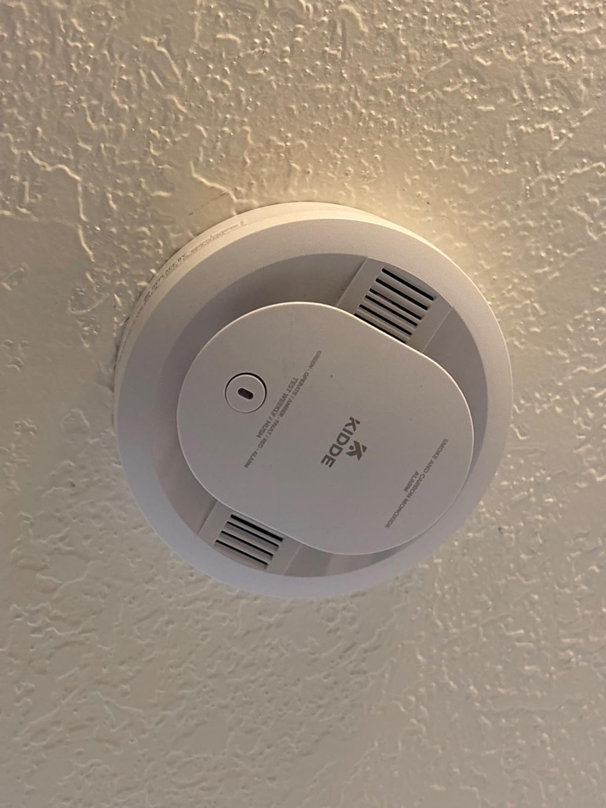 Kidde Smoke and Carbon Monoxide Detector, AA Battery Powered, with Voice Alerts, LED Status Lights, 85 dB Alarm, 5 inches, 30CUDR-V, 1 Pack customer photo 2