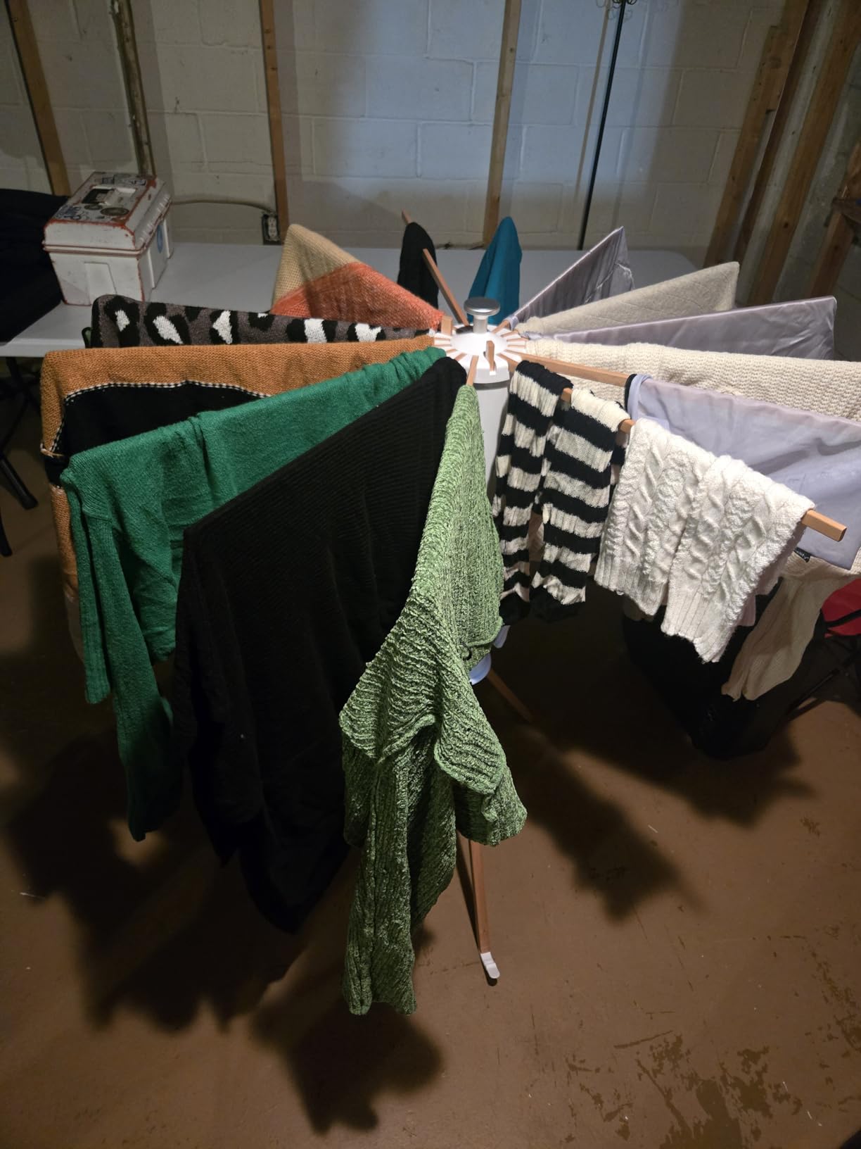 LIENAHU Clothes Drying Rack Tripod, Drying Rack Clothing, Laundry Drying Rack, Floor Standing, 16 Wooden Poles, Collapsible Drying Racks for Laundry, Retractable, Foldable, Folding customer photo 1