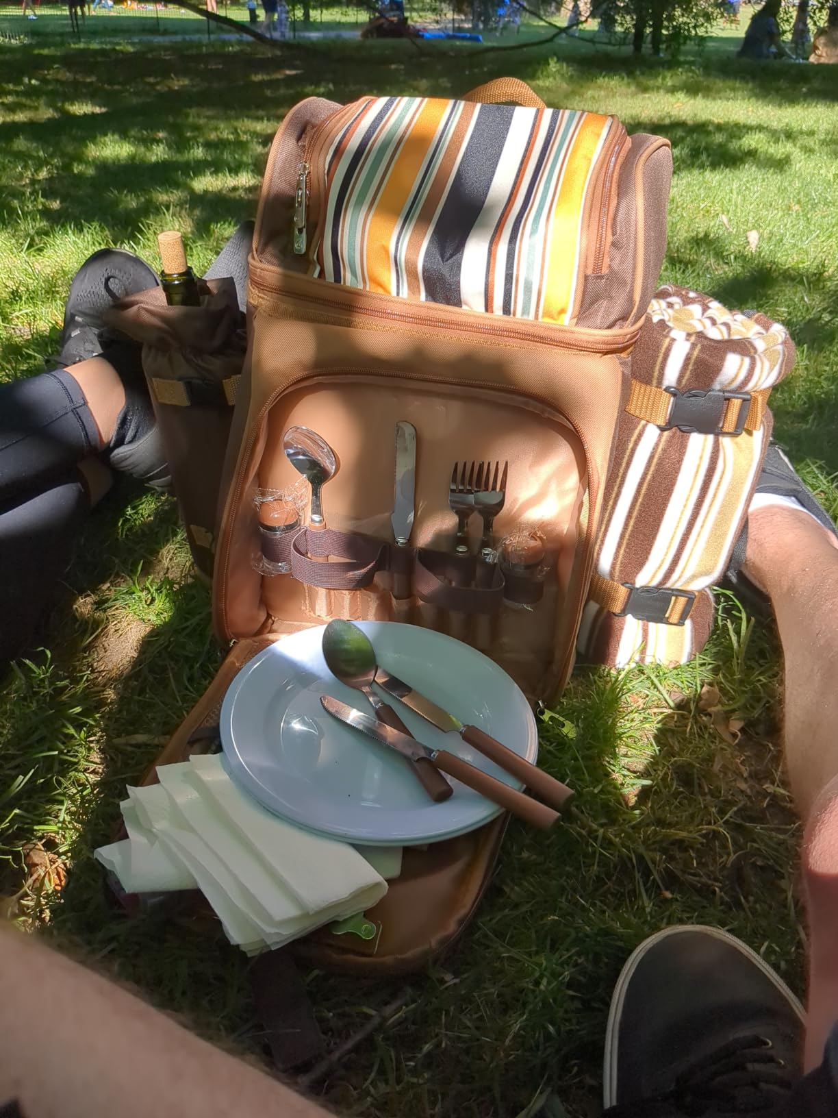 ALLCAMP Picnic Backpack - Insulated Cooler Bag with Compartment, Detachable Wine Glass Holder, Throw Blanket & Cutlery Set, 2 Person Picnic Set for Family Outings, Couple Gifts (Brown) customer photo 1