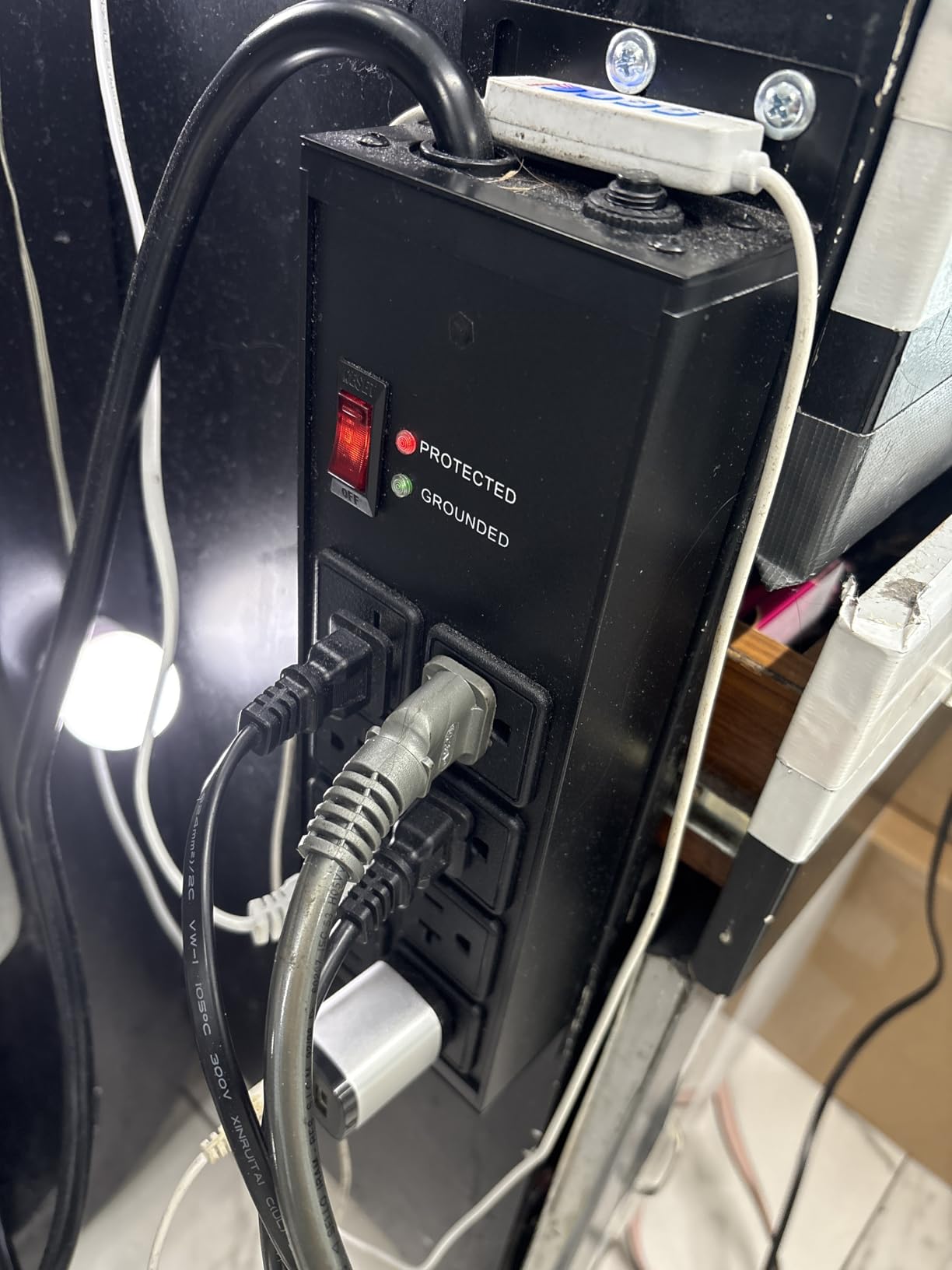 JUNNUJ Heavy Duty Surge Protector Power Strip 4800J, Garage Metal 8 Outlets 20 Amp 12 Gauge, High Amp 5-15P Adapter Shop 6-20R T-Slot Industrial Outlet, 6 FT Extension Cord Commercial for Appliance customer photo 2