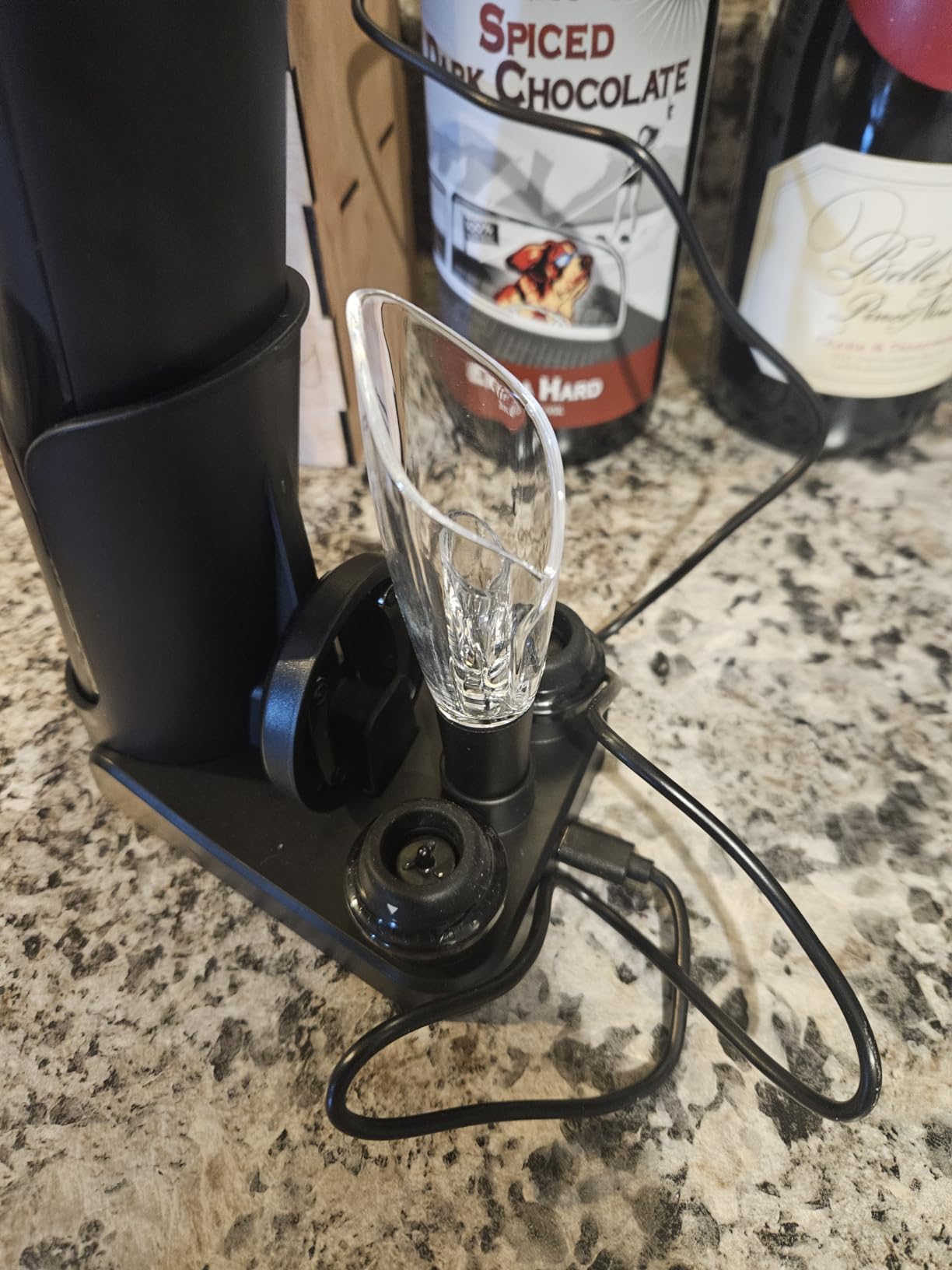 CIRCLE JOY Rechargeable Wine Opener Electric Wine Bottle Opener, 7-in-1 Wine Gift Set with Electric Vacuum Pump, Charging Station, Foil Cutter, Wine Aerator Pourer and 2 Wine Stoppers, Black customer photo 2