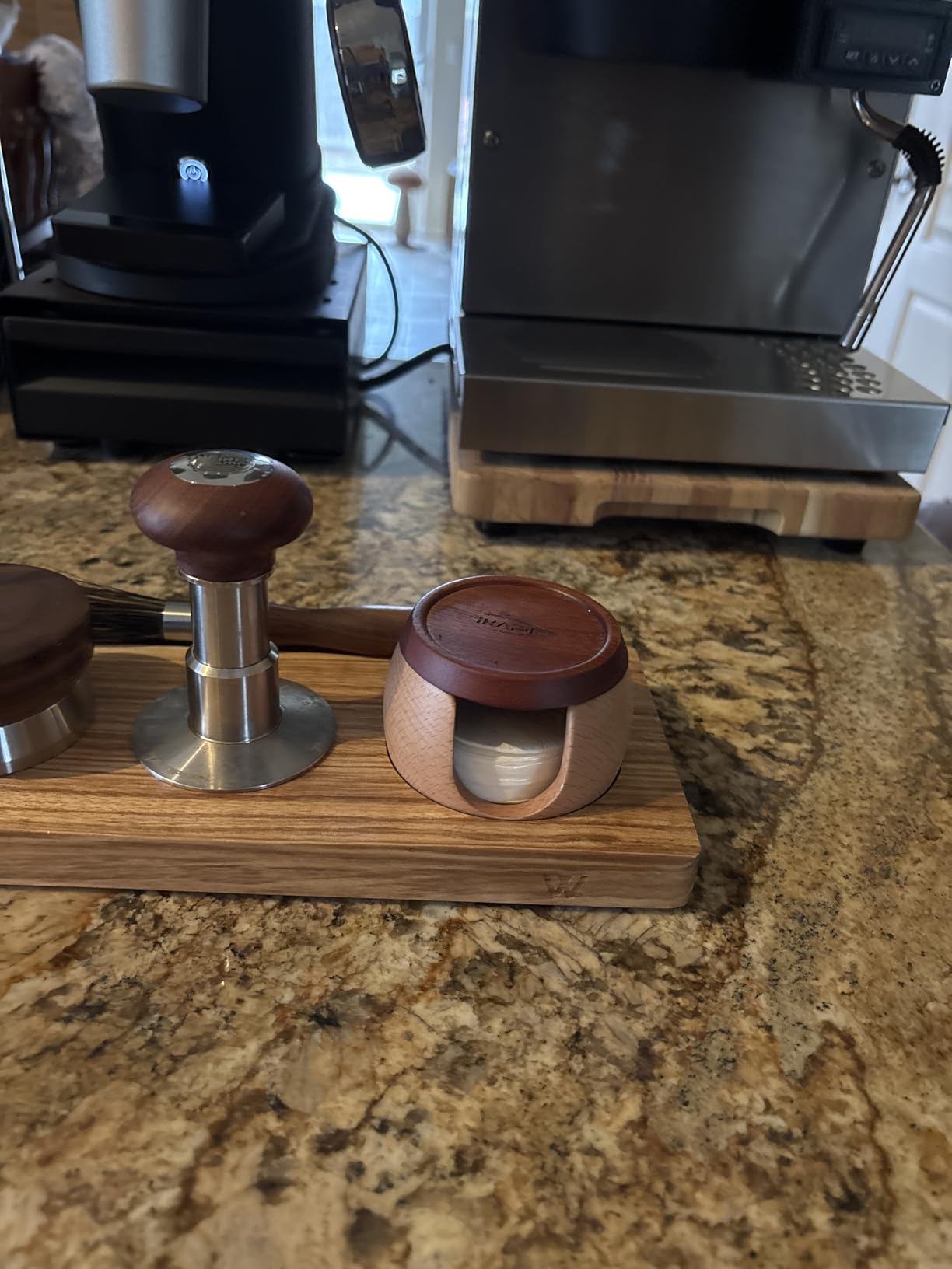 IKAPE Espresso Coffee Accessories, 200pcs 53.3MM Paper Filters, Replacement Espresso Puck Paper Filters with a Wooden Storage Holder, Compatible with Breville 54mm Portafilter Basket customer photo 1