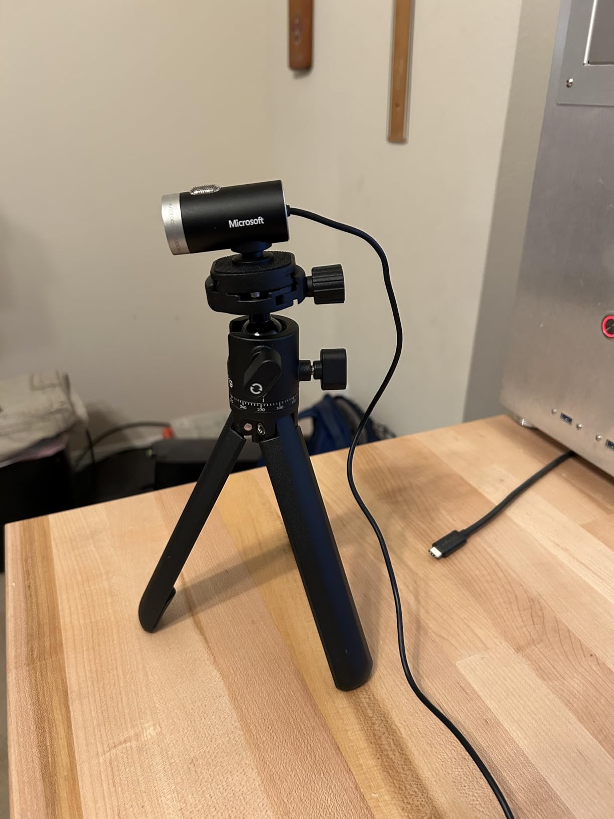 SmallRig Portable Mini Desktop Tripod, Aluminum Alloy Compact Small Tabletop Tripod with 360° Ball Head, 1/4 Screws Quick Release Plate for DSLR, Camera, Phone, Load up to 11 Pounds - 4630 customer photo 1