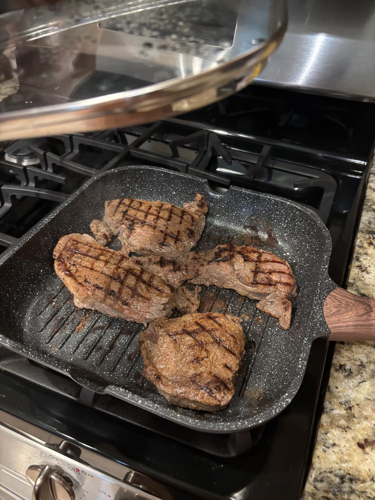 Kordisen Nonstick Grilling Pan with Lid for Stove Tops, 11 Inch Square Grill Pan for Indoor Cooking, Granite Coating Grill Skillet with Pour Spouts, Versatile Griddle, Induction Steak Pan, PFOA Free customer photo 2
