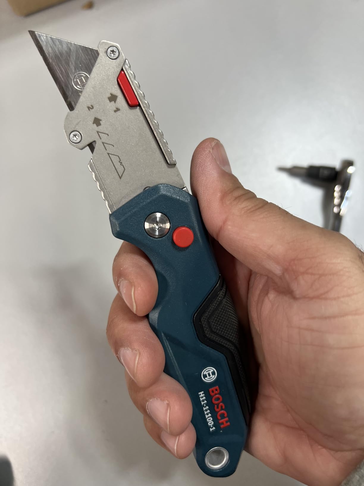 BOSCH H11-11100-1 Folding Utility Knife | Compact, Portable, and Durable with Integrated Blade Storage, Thumb Rest, and Includes Belt Clip, Strap Cutter, 3 Blades customer photo 2