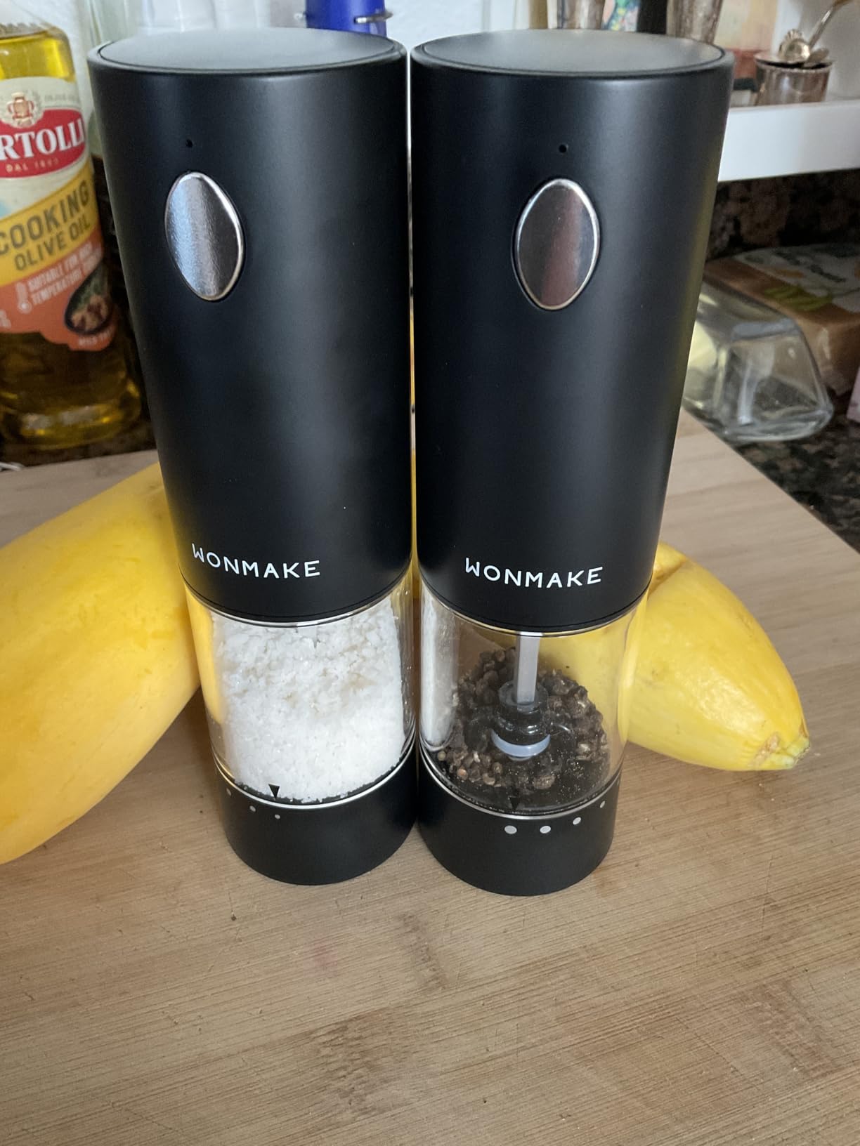 Electric Salt and Pepper Grinder Set - Automatic Refillable Salt and Pepper Grinders with Charging Base & LED Light, Adjustable Coarseness, One-handed Easy Operation, Ideal Kitchen Gadget customer photo 1