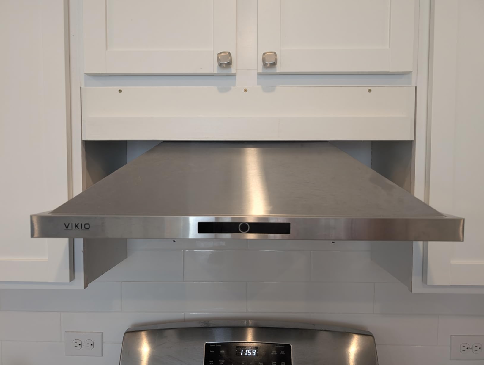 VIKIO HOME Wall Mount Range Hood 36inch, 580 CFM, Ducted/Ductless Convertible, Stainless Steel Kitchen Vent Hood with 3-Speed Fan and LED Lights customer photo 2