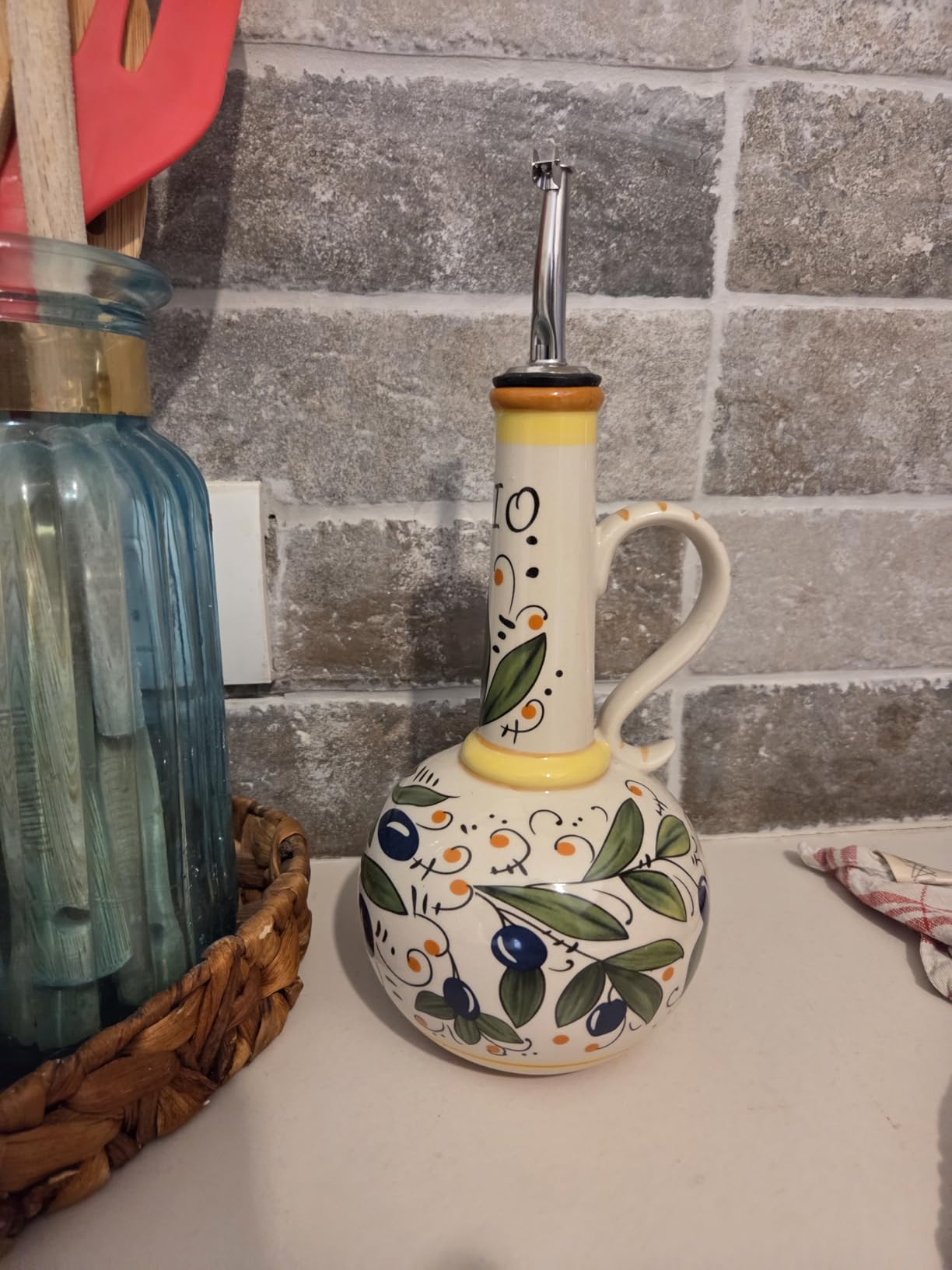 18 oz Ceramic Olive Oil Dispenser Bottle for Kitchen, Large Capacity Oil and Vinegar Cruet with Stainless Steel Spout customer photo 1