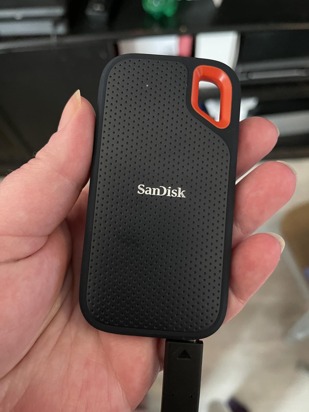 SanDisk 4TB Extreme PRO Portable SSD with USB4, Up to 3800 MB/s Read and 3700MB/s Write, USB-C, USB 3.2, Backwards Compatible, IP65 Water and Dust Resistance customer photo 1