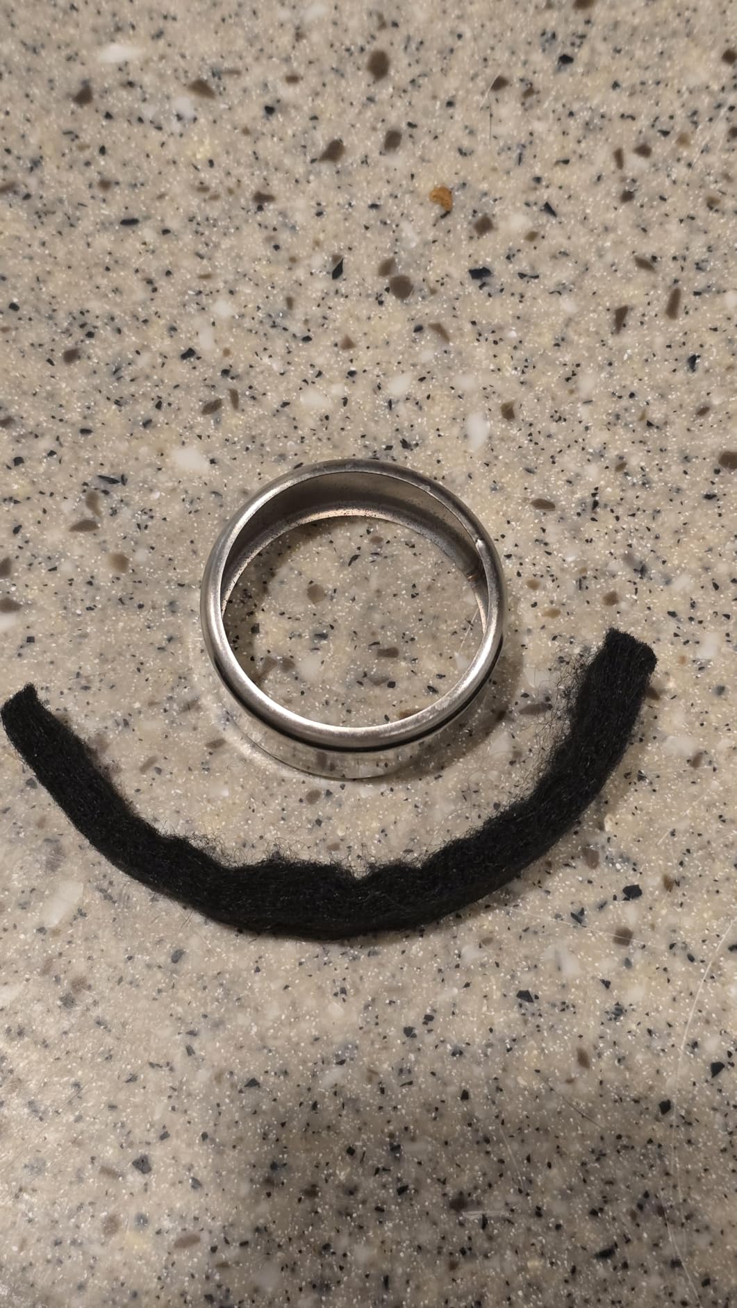 4PCS Wine Drip Ring, Wine Drip Collars Stainless Steel Wine Collar Drip Ring Simple Wine Bottle Drip Collar with Velvet Felts customer photo 2