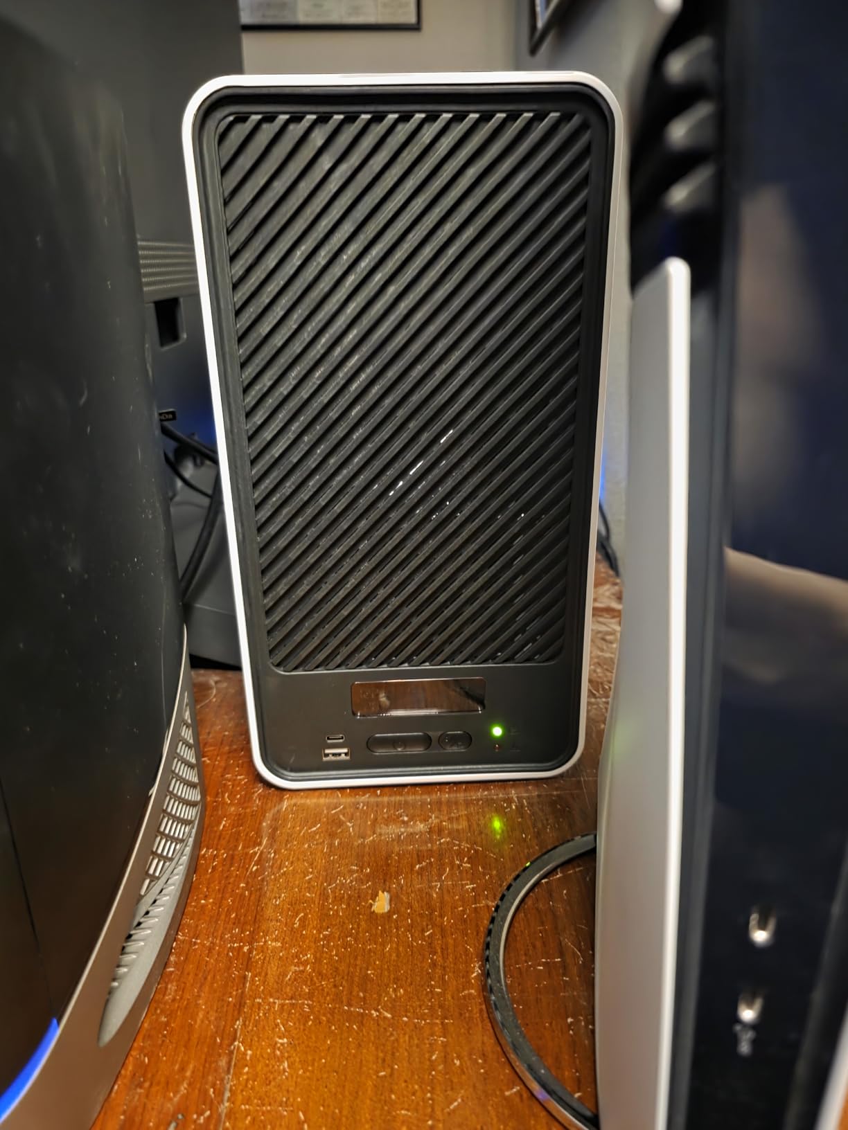 GOLDENMATE 1500VA/1000W Lithium UPS Battery Backup and Surge Protector, Backup Battery Power Supply with LiFePO4 Batteries(296Wh), AVR, Line Interactive Sinewave UPS System, 8 Outlets, LCD Display customer photo 2