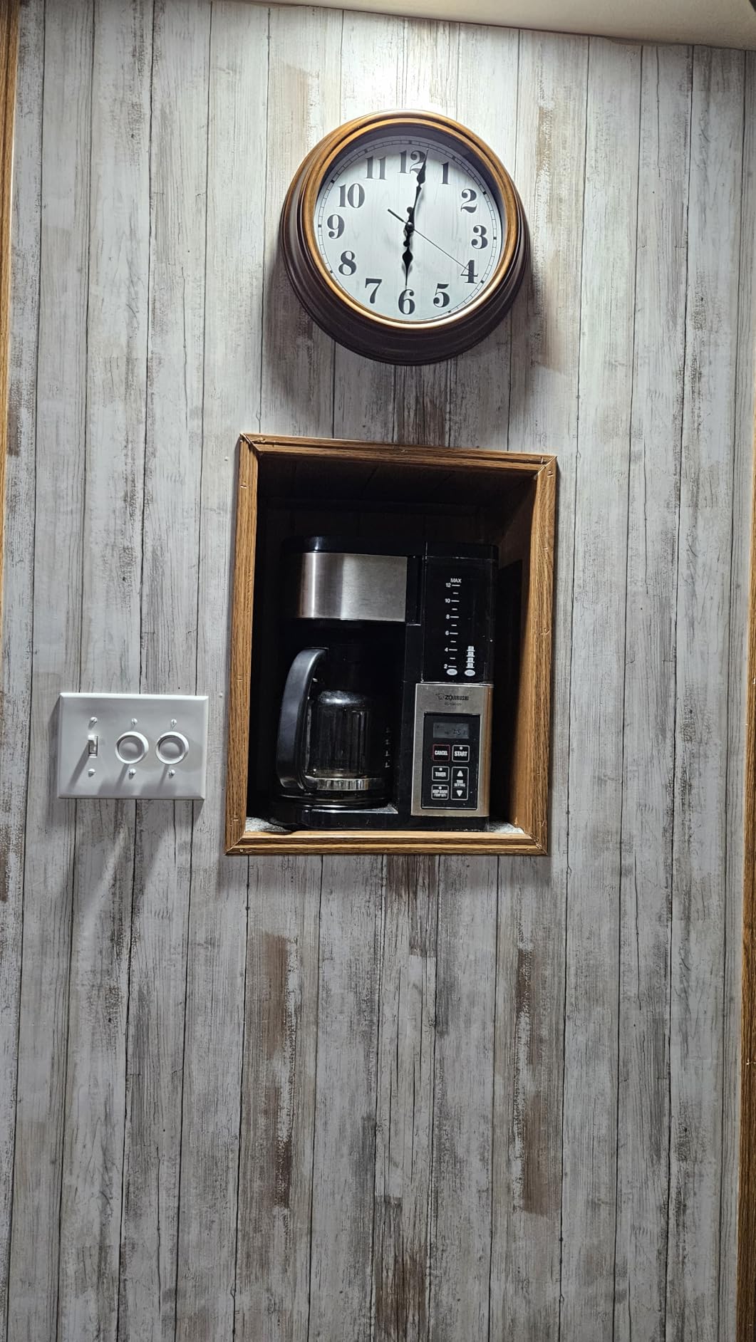 45MinST 13-Inch Vintage Outdoor Wall Clock with Thermometer and Hygrometer, Waterproof, Large Numbers, Silent, for Indoor and Outside Use, Porch, Garden, Pool (Black Frame with Silver Trim) customer photo 1