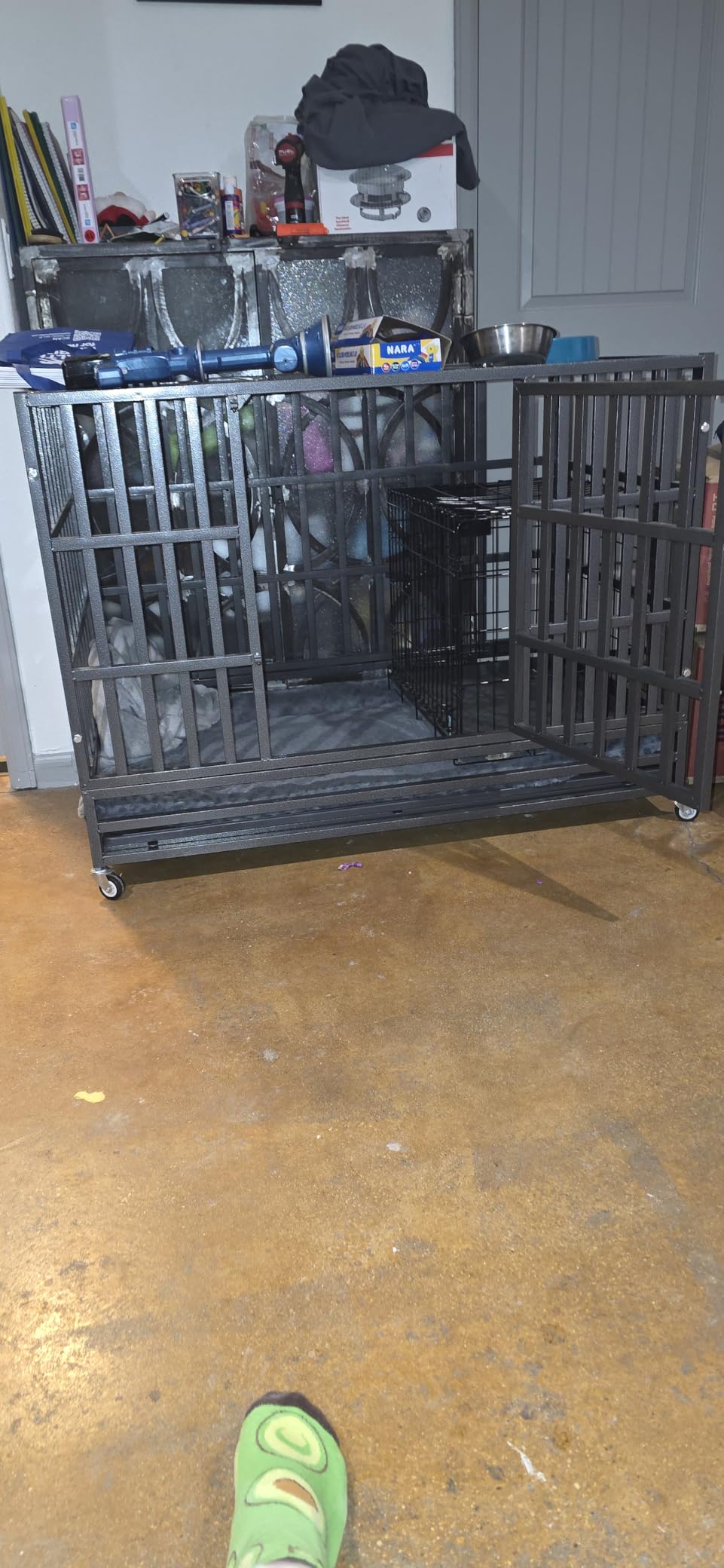 Confote 47 Inch Heavy Duty Dog Crate, High Anxiety Escape-Proof Steel Dog Crate Indestructible Dog Kennel for Medium to Large Dogs, with Lockable Wheels and Removable Tray customer photo 1