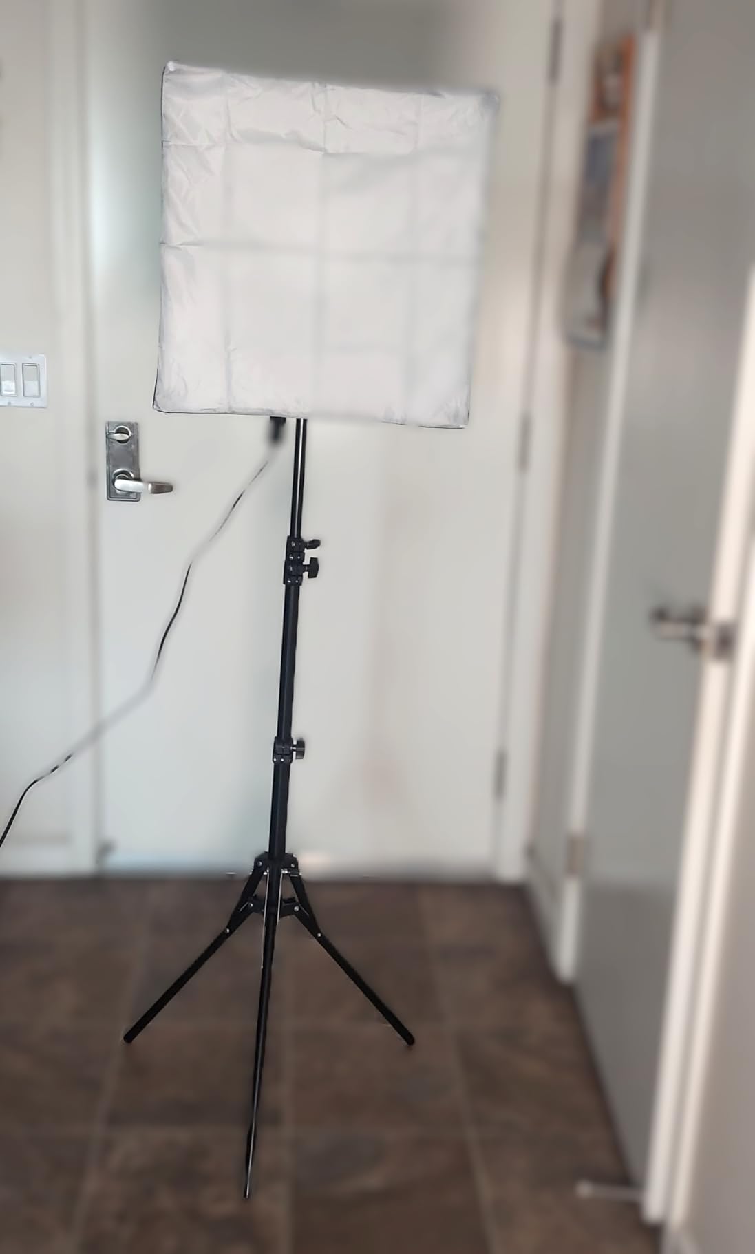 Torjim Softbox Photography Lighting Kit, 20'' x 20'' Professional Softbox Lighting Kit with 85W 3000-7500K LED Bulbs customer photo 2