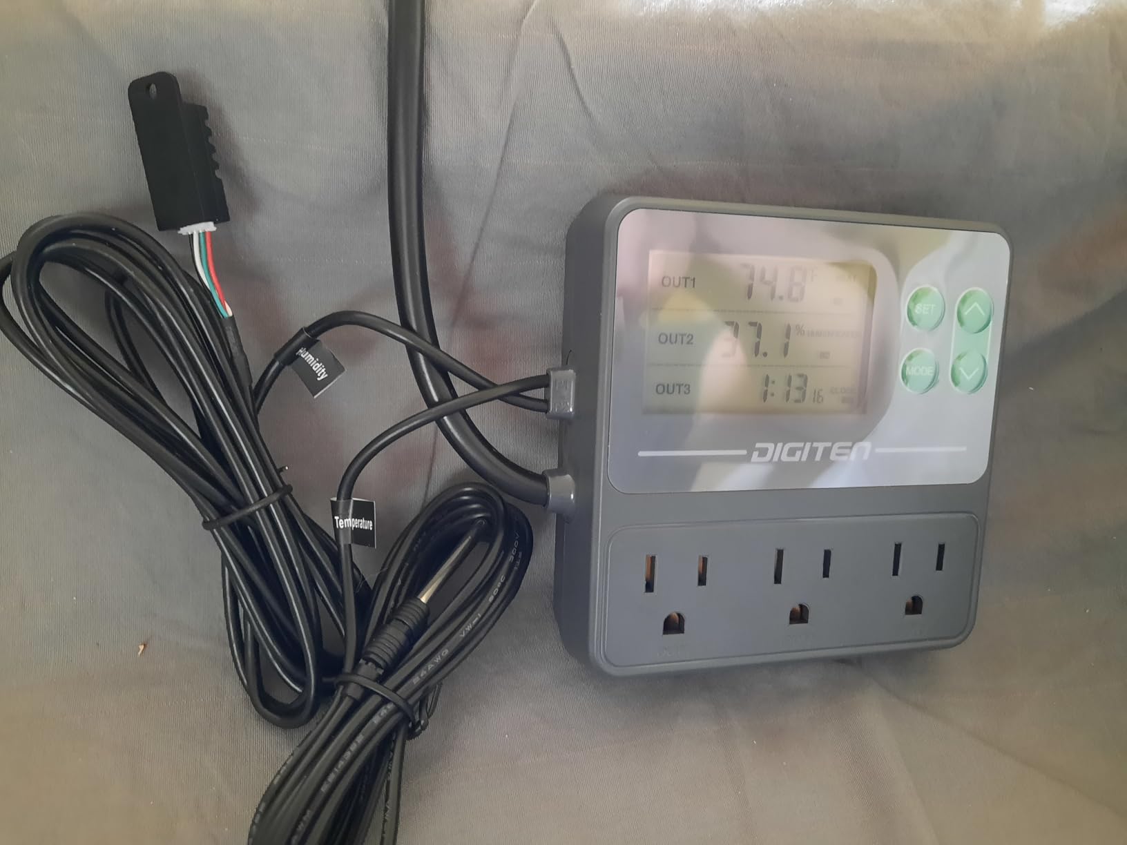 DIGITEN Temperature and Humidity Controller with Timer - 3 Outlet, 2 Separate Probes, Plug in Temperature Controller for Reptiles, Snake, Mushrooms, Tent, Triple Control for Temp, Humidity, Time customer photo 2