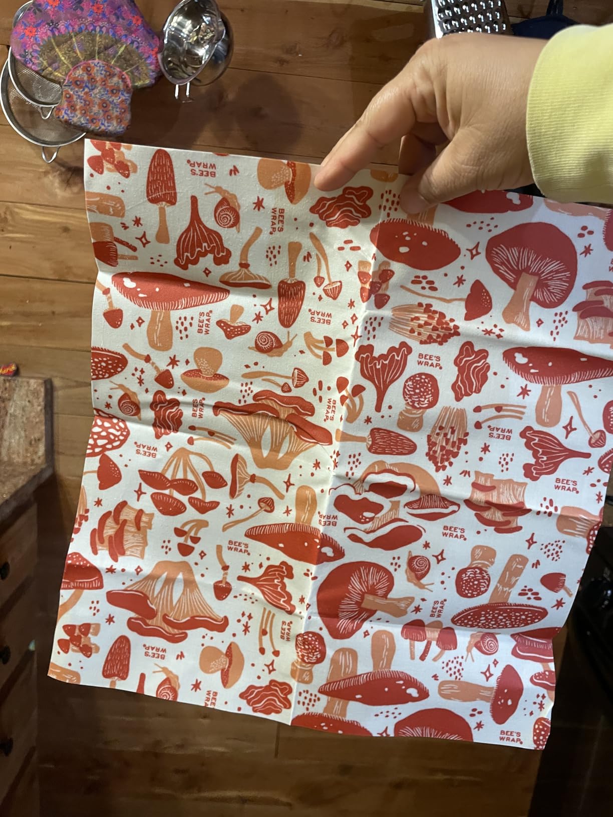 Bee's Wrap Beeswax Wraps for Food - Assorted 5 Pack of Beeswax Wraps - 2 Large & 3 Medium Wrap - Plastic Free Made in USA Reusable Natural Food Wrap - Honeycomb & Bees + Bears customer photo 1