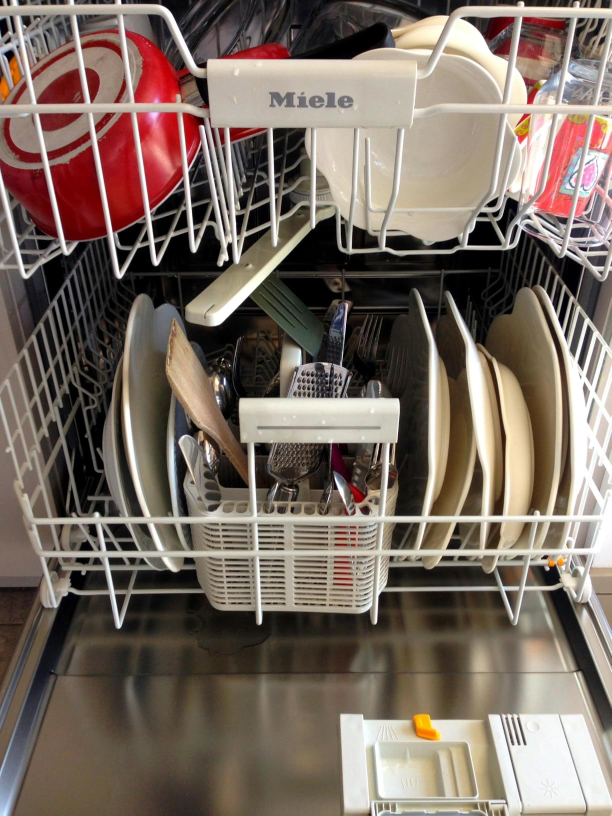 Cascade Platinum Dishwasher Pods, Dishwasher Detergent, Dish Detergent Soap, Fresh, 71 count customer photo 1