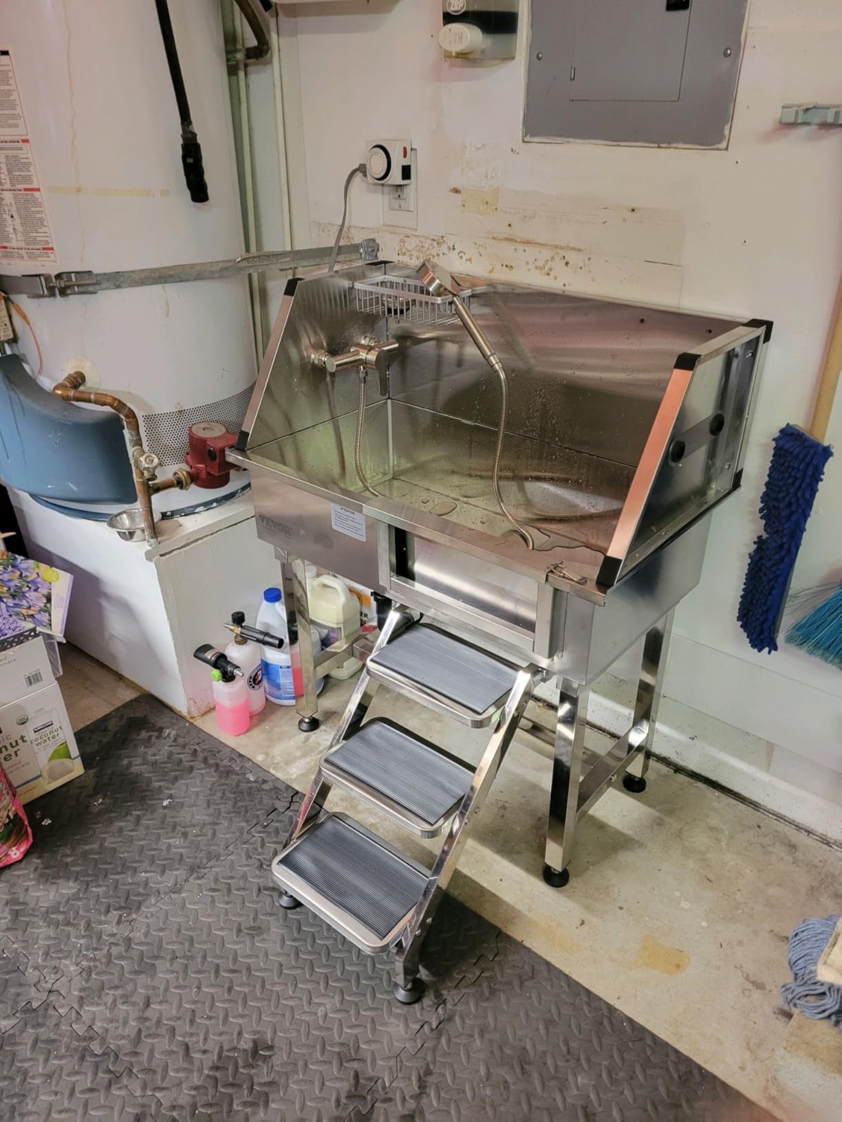 VEVOR 38 Inch Stainless Steel Dog Washing Station, Pet Grooming Tub with Hot & Cold Faucet, Showerhead, Home Wash Sink, Fits Small and Medium Cats and Dogs, Non-Slip Stairs (Right Door) customer photo 2