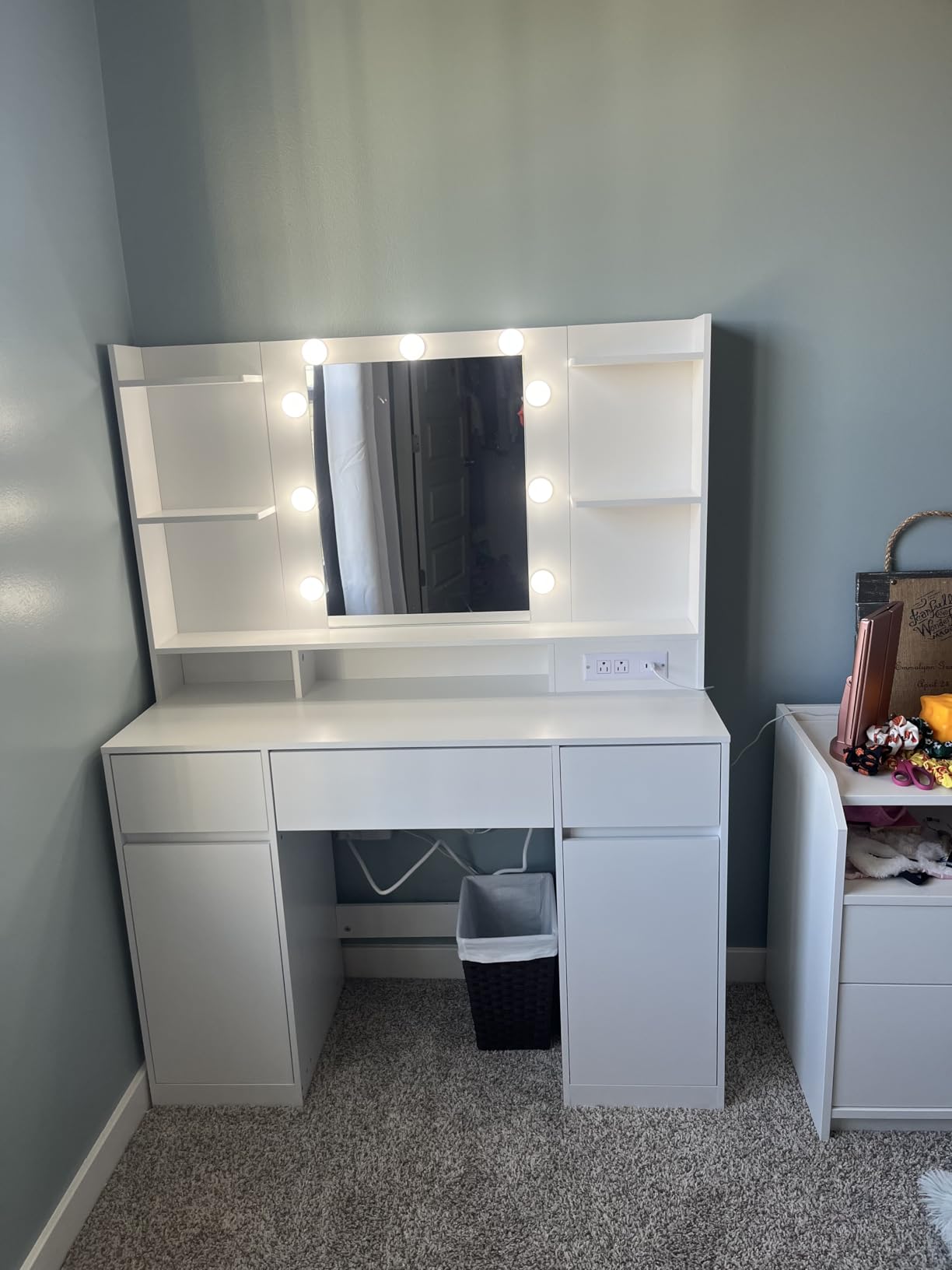 VASAGLE Kailyn Collection - Vanity Desk with Mirror and 9 LED Bulbs, Vanity Makeup Table with Power Outlets, Dressing Table with 9 Drawers, for Bedroom, Cloud White URDT141WB01S customer photo 1
