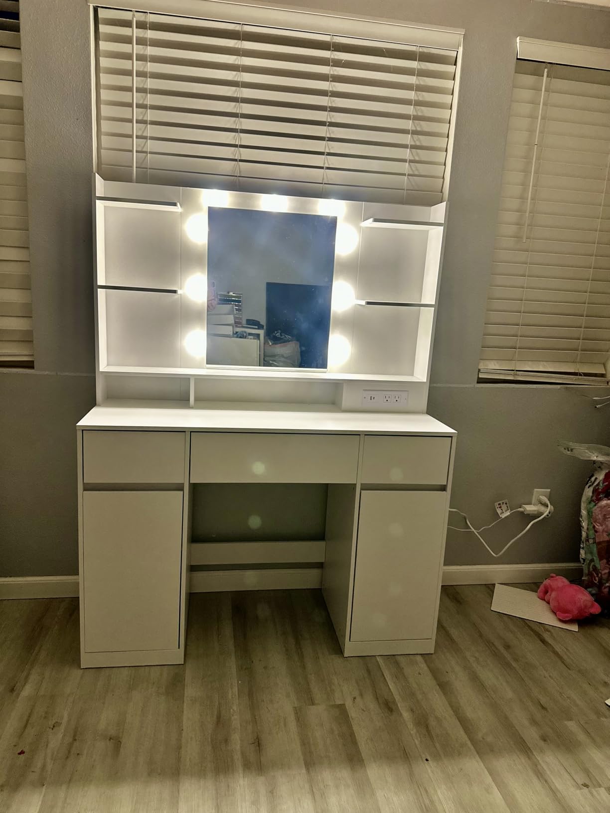 VASAGLE Kailyn Collection - Vanity Desk with Mirror and 9 LED Bulbs, Vanity Makeup Table with Power Outlets, Dressing Table with 9 Drawers, for Bedroom, Cloud White URDT141WB01S customer photo 2
