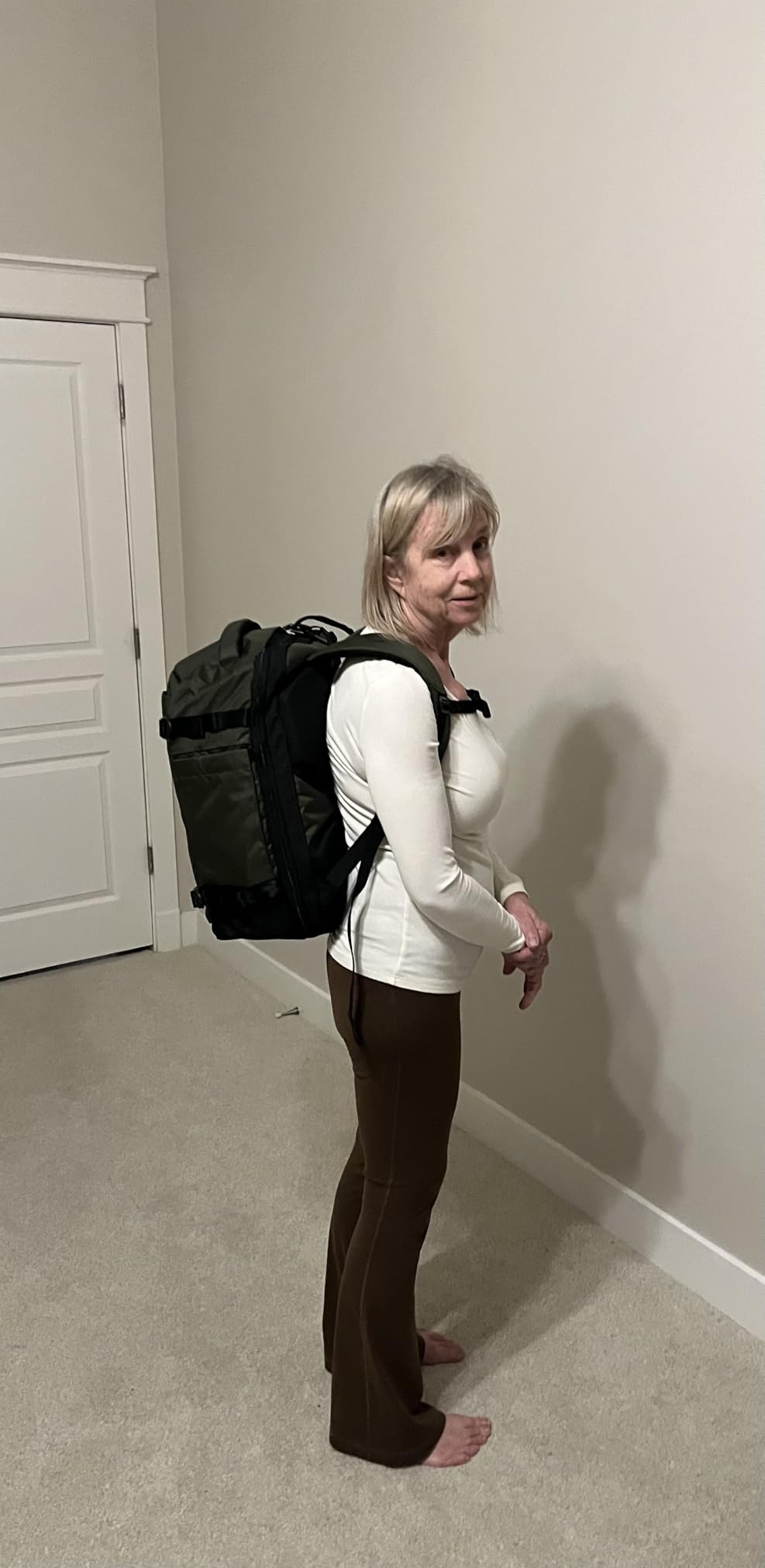 tomtoc Travel Backpack 28L, TSA Friendly Flight Approved Carry-on Luggage, Personal Item Travel Bag, Water-Resistant Lightweight Business Rucksack, Durable Bag Fits 16 Inch Laptop customer photo 2