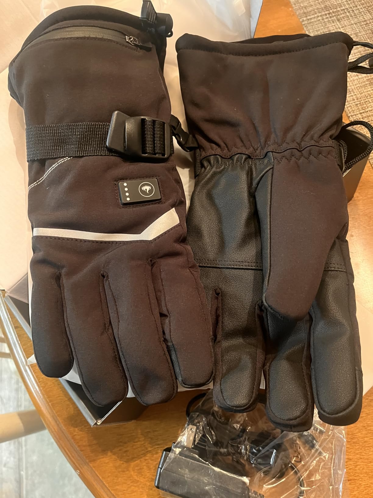 Heated Gloves, Rechargeable Heated Gloves for Men Women, Waterproof Electric Heating Ski Gloves with Touchscreen for Cold Weather Motorcycle Skiing Snowboarding Hiking Hunting Gifts (Black,M) customer photo 1