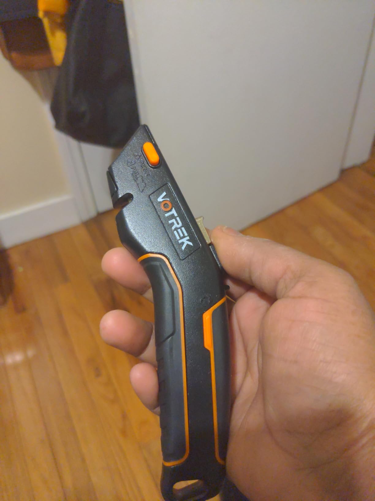 VOTREK Box Cutter Utility Knife, [2-in-1] Retractable Box Cutter, with Blade Storage, Safety All Metal Heavy Duty Sharp Razor Knife for Home & Warehouse customer photo 2