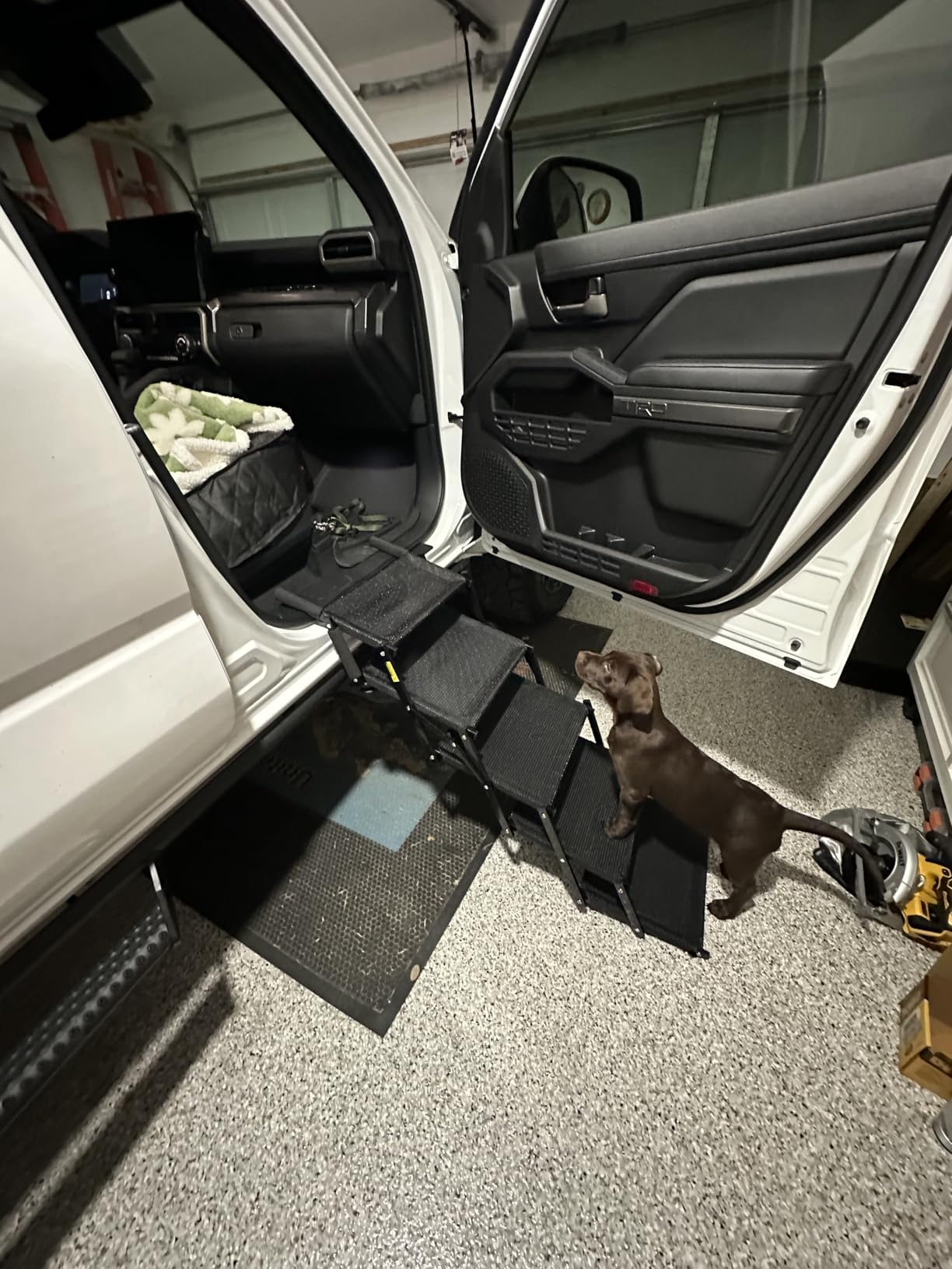 Oiilores Foldable Dog Stairs for Large Dogs - Extra Wide Pet Ramp for Cars, SUV, Truck, Non-Slip Surface, Supports Up to 250 Lbs, 5 Steps customer photo 2