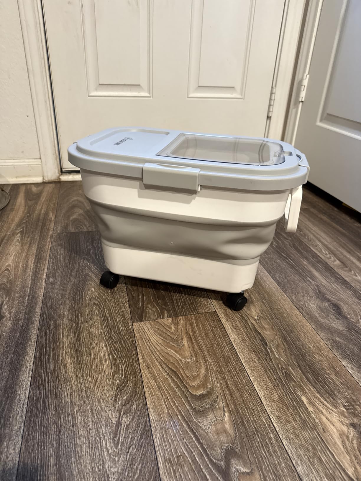 Wood Pellet Storage Container 20-25lbs, Airtight Bin with Locking Lid & Clear Window, Collapsible Pellet Bucket with Wheels, Scoop & Labels, Gray customer photo 1