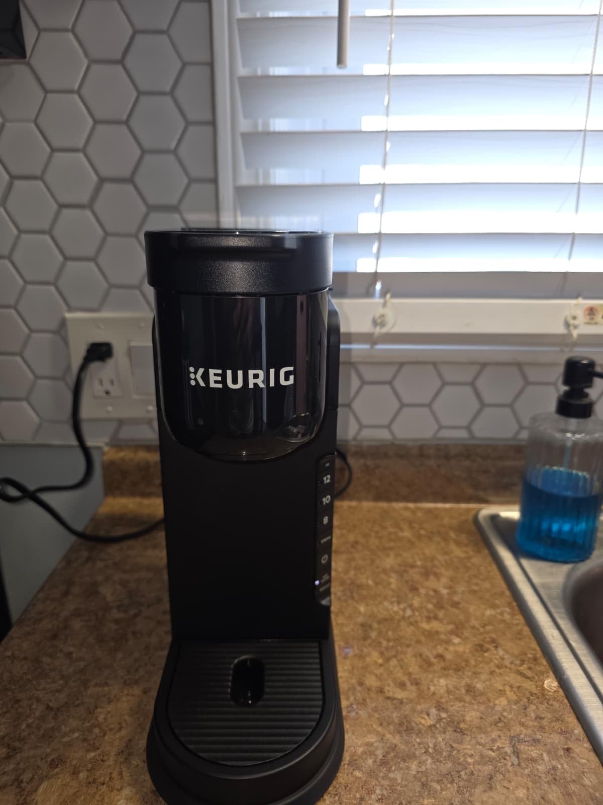 K Cup Coffee Maker With Bold Setting, Single Serve Hot & Iced Coffee Maker for K-Cup and Grounds, 52oz Removable Reservoir, 6 to14oz Brew Sizes, Pod Coffee Machine With Reusable Filter, Gray customer photo 1