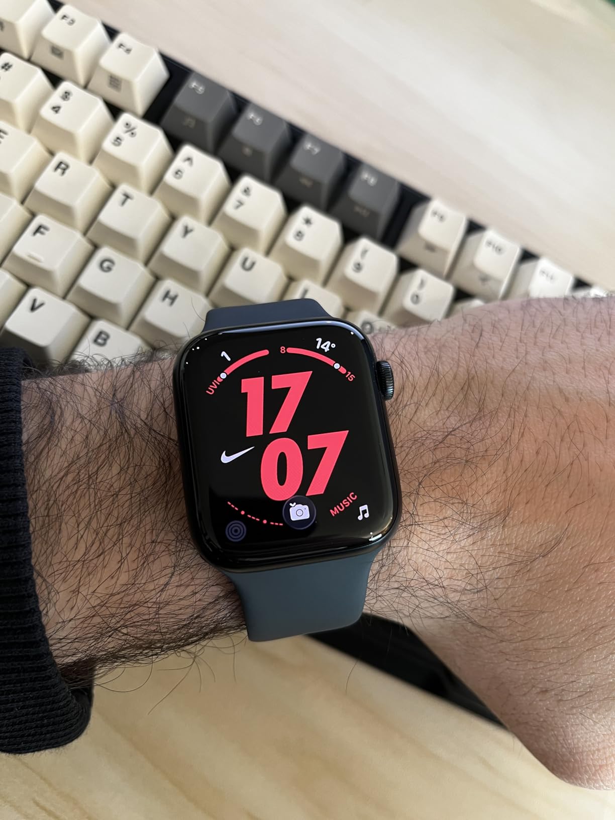 Apple Watch SE 3 [GPS 40mm] Smartwatch with Starlight Aluminum Case with Starlight Sport Band - S/M. Fitness and Sleep Trackers, Heart Rate Monitor, Always-On Display, Water Resistant customer photo 2
