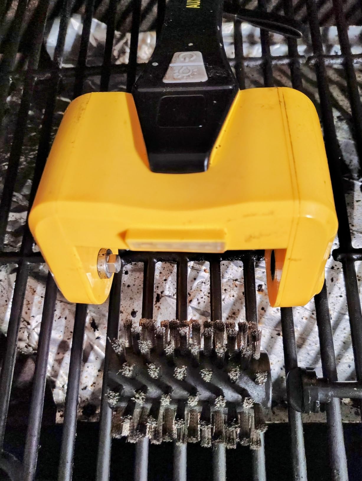 Grill Brush - 4000mAh Electric Grill Brush for Outdoor Grill with Dual-Speed Motor, No Bristle Shedding BBQ Brush Cleaner, Dishwasher-Safe, 90 Mins Working Time with LED Light customer photo 2