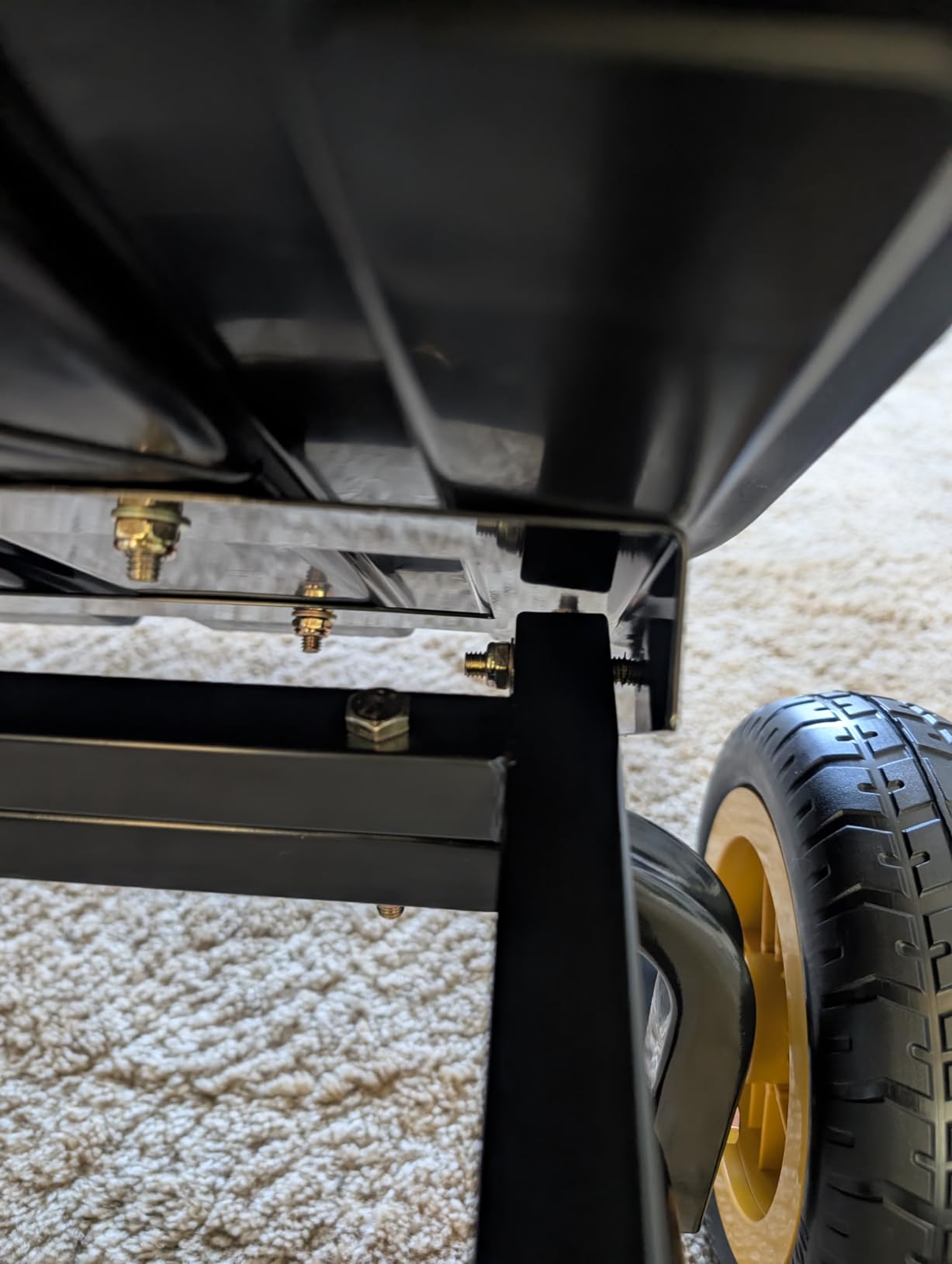 CAMMOO 10-in NO-FLAT TIRES 600lb Heavy-Duty Garden Dump Cart 4 Cu.Ft. Utility Wagon with Quick-Release Dumping & Prime Grade 100% Virgin Polypropylene - Not Recycled Material for Landscaping Gardening customer photo 2