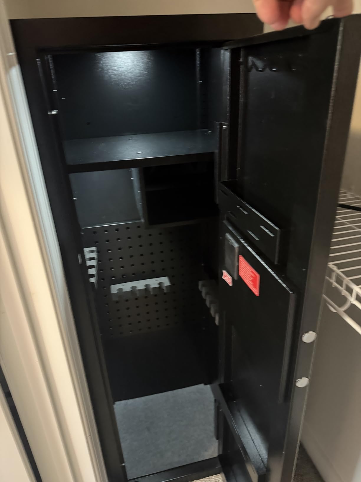 KAER Biometric Gun Safe Rifle, Gun Safes for Rifles and Pistols Holds 14-15 Firearms with Adjustable Racks & Pistol Storage, Fingerprint Keypad Lock Gun Cabinet customer photo 1