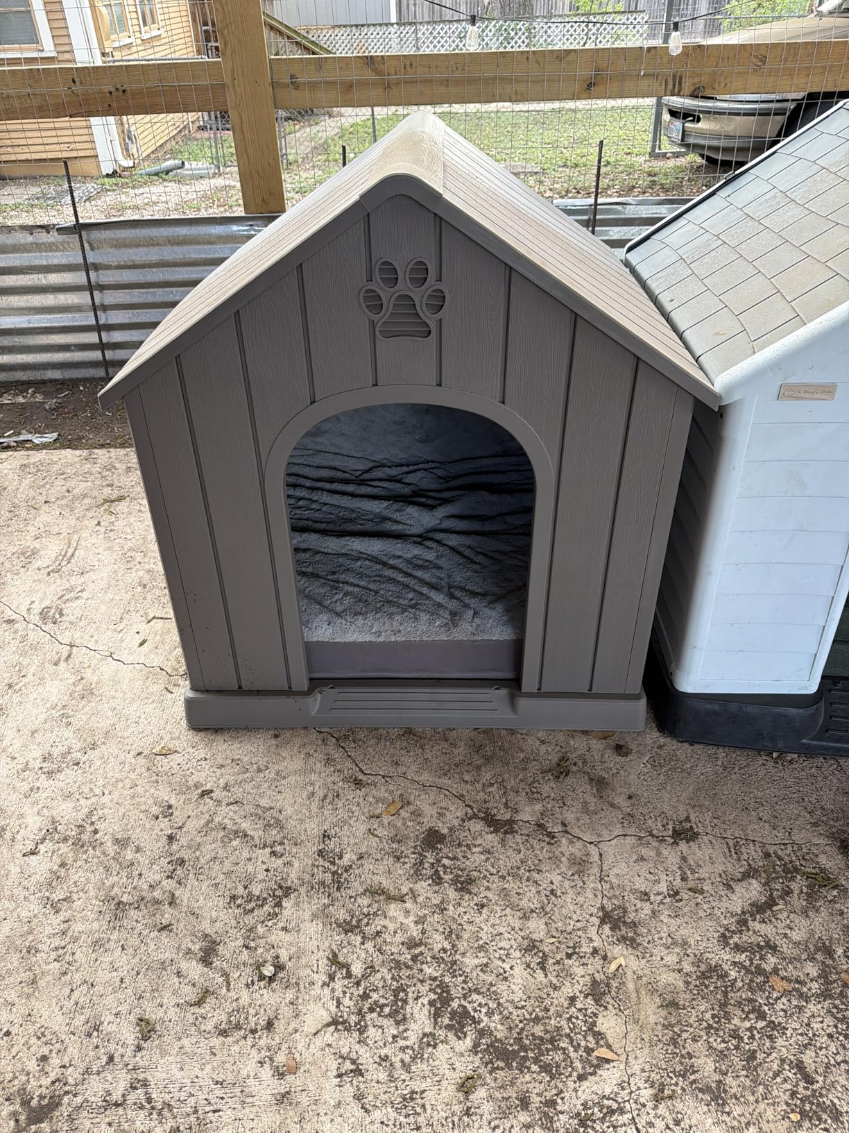Fancyango Large Dog House Outdoor Indoor for Medium Large Dogs, Sturdy Plastic Waterproof Doghouse with Air Vents and Elevated Floor customer photo 2