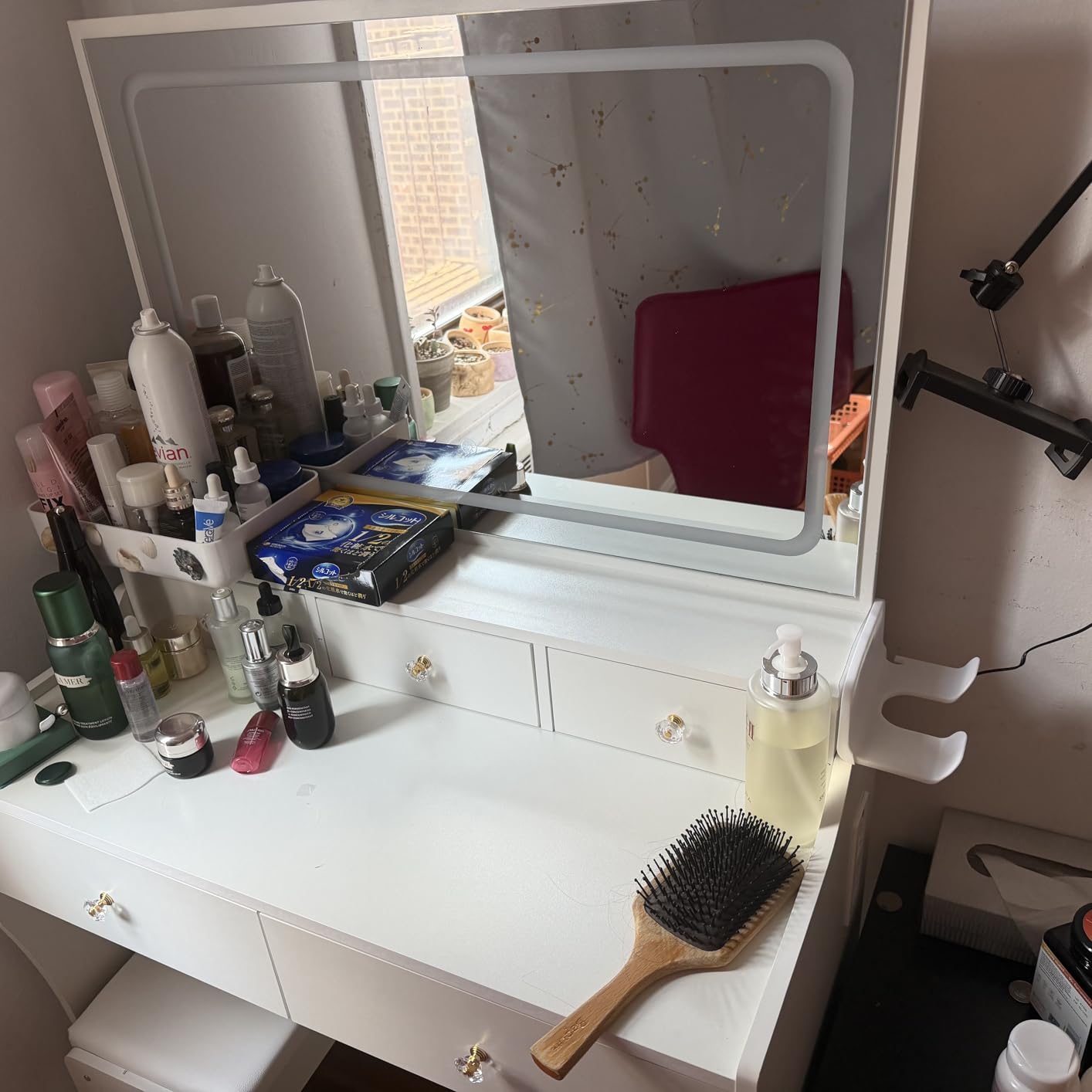 COMHOMA Makeup Vanity Desk with Mirror and Lights, Vanity Table and Chair Set with 5 Drawers and Charging Station, Bedroom Dresser LED Mirror Stepless Dimmable & 3 Color Modes Adjustable, Pearl White customer photo 2