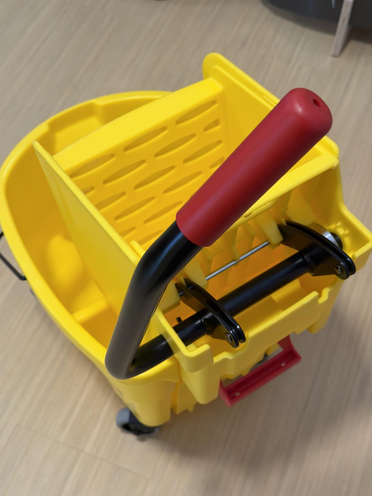 Rubbermaid Commercial Products WaveBrake 35 Qt. Side-Press Mop Bucket and Wringer Combo on Wheels customer photo 2