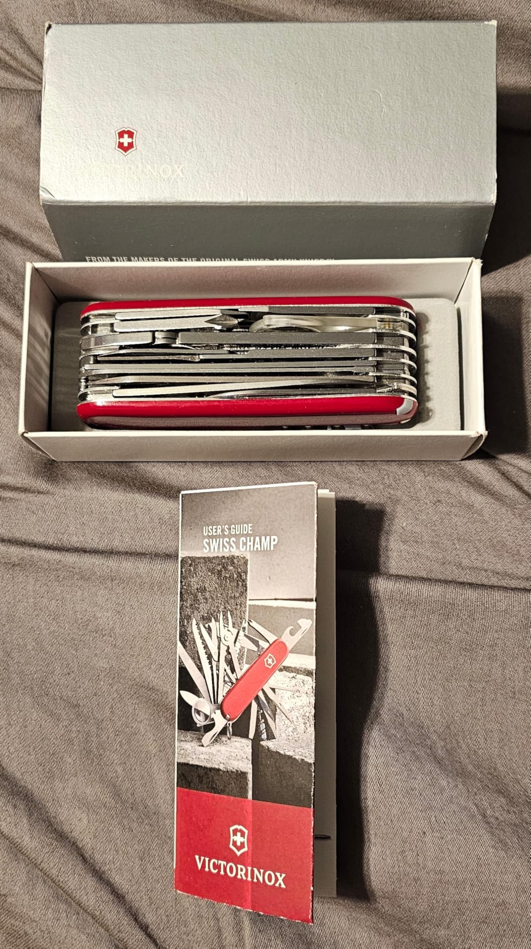 Victorinox Swiss Champ Swiss Army Knife, 33 Functions, Swiss Made Pocket Knife with Large Blade, Screwdriver, Chisel and Combination Pliers - Red customer photo 1