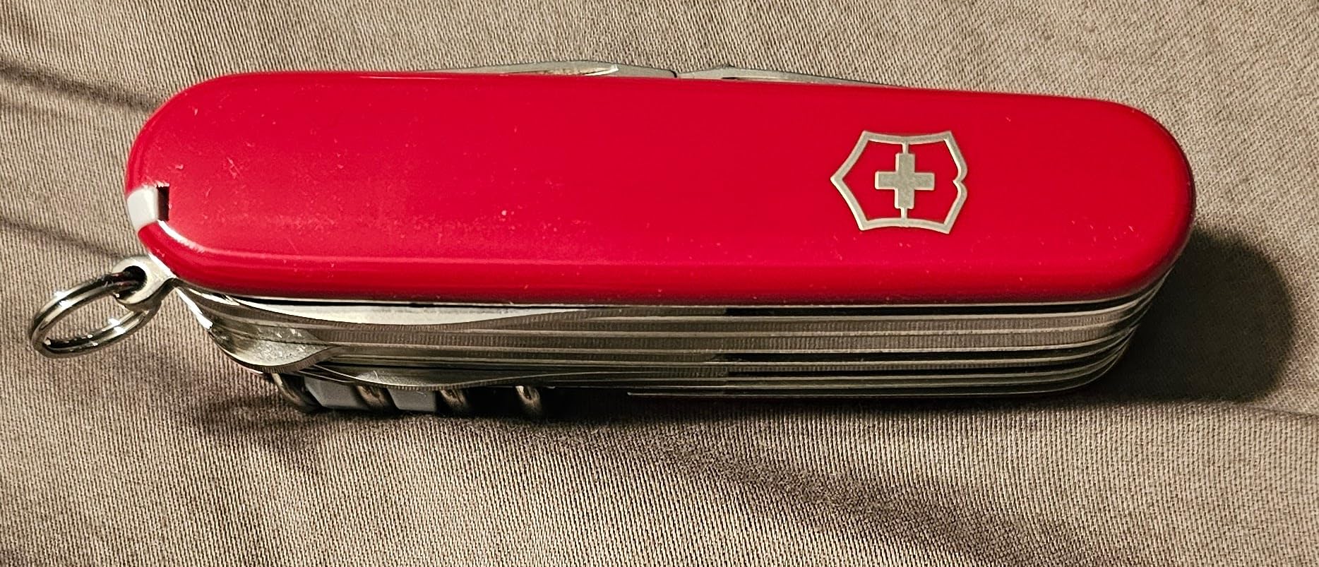 Victorinox Swiss Champ Swiss Army Knife, 33 Functions, Swiss Made Pocket Knife with Large Blade, Screwdriver, Chisel and Combination Pliers - Red customer photo 2
