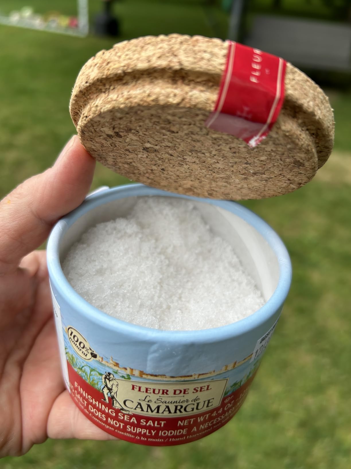 Le Saunier de Camargue Fleur de Sel - French Sea Salt Finishing Salt - Gourmet Hand-Harvested Flaky Salt in Resealable Cork-Topped Container - 125g customer photo 1