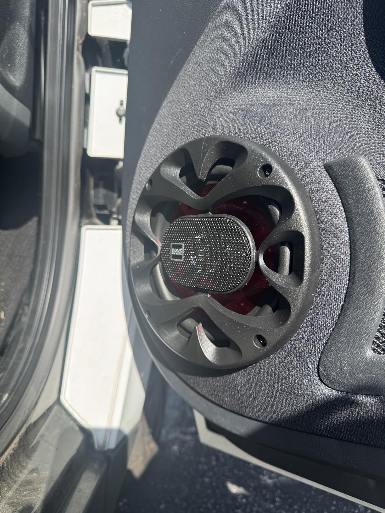 BOSS Audio Systems CH6530 Chaos Series 6.5 Inch Car Door Speakers - 300 Watts (Pair), 3 Way, Full Range, Tweeters, Coaxial, Sold in Pairs customer photo 1