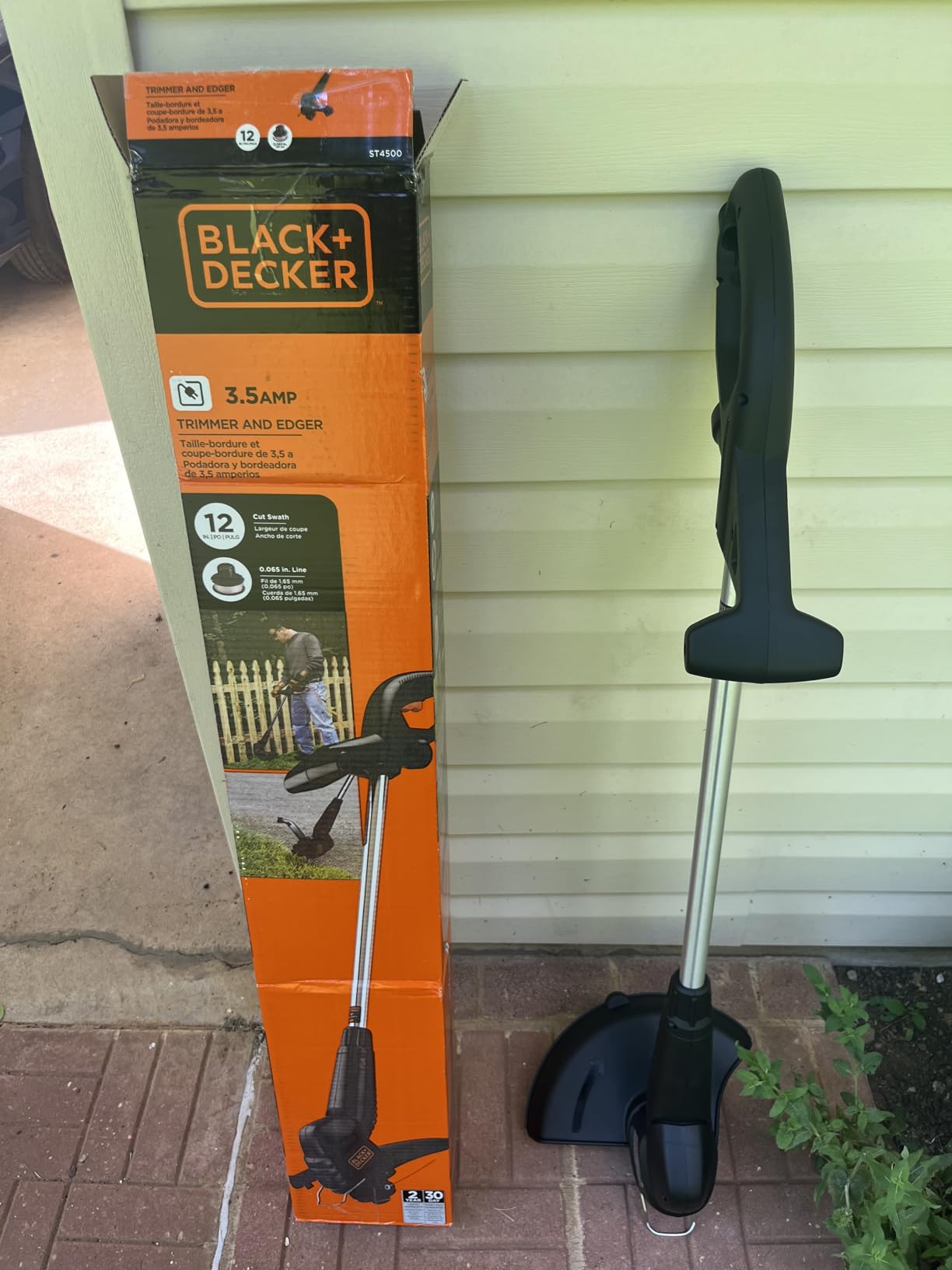 BLACK+DECKER Electric Trimmer/Edger, Corded, 3.5 amp, 12-Inch (ST4500) customer photo 1